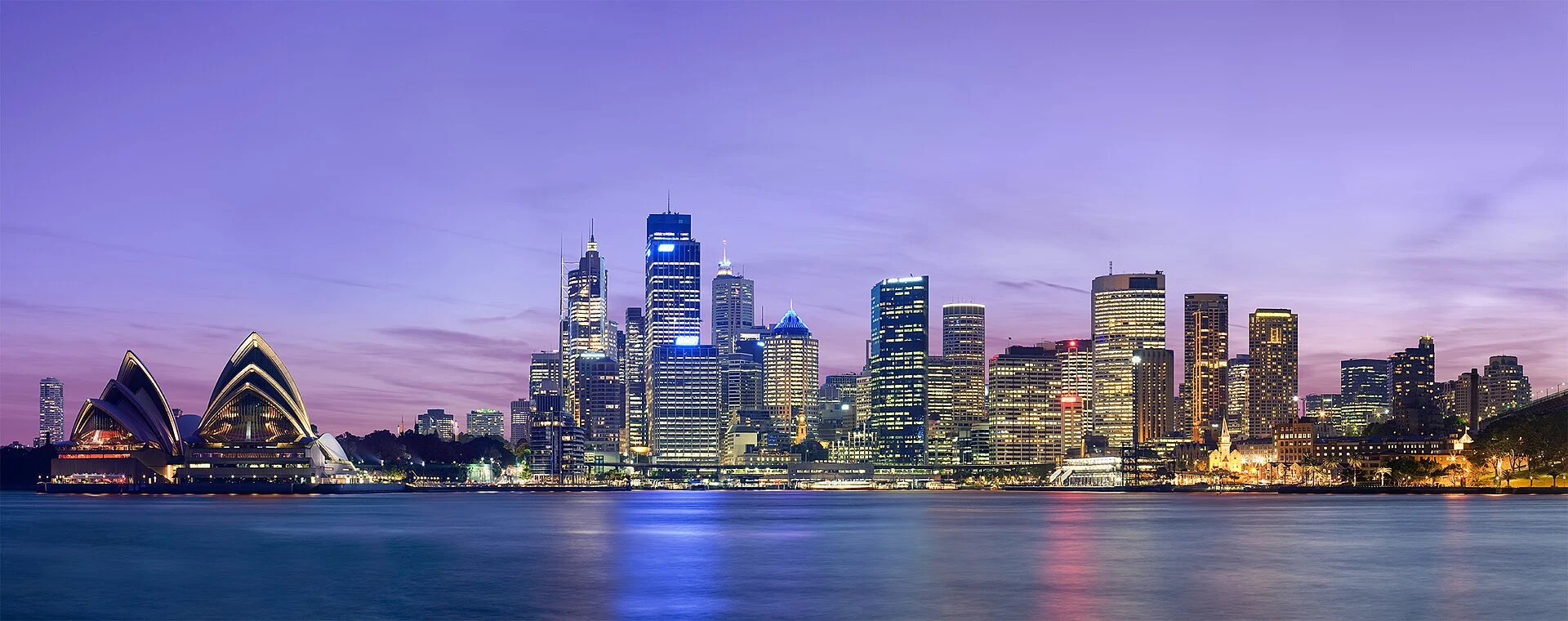 Die Skyline von Sydney in der Abenddämmerung