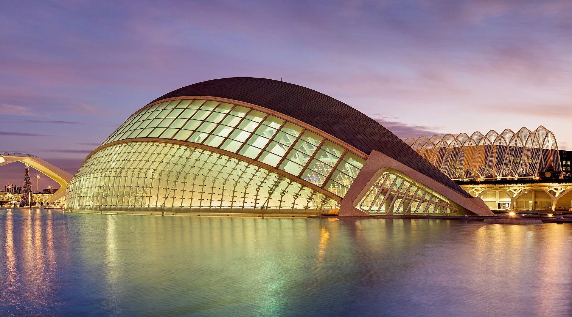 Das Planetarium L’Hemisfèric in der Stadt der Künste in Valencia