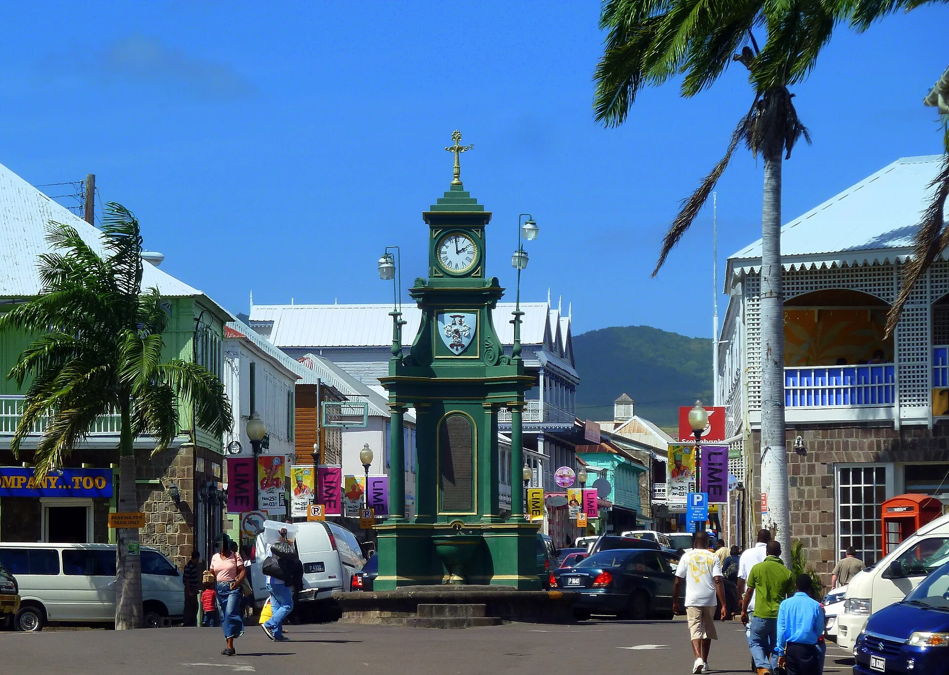 Der Berkeley Memorial mit Uhrturm auf dem Circus in Basseterre