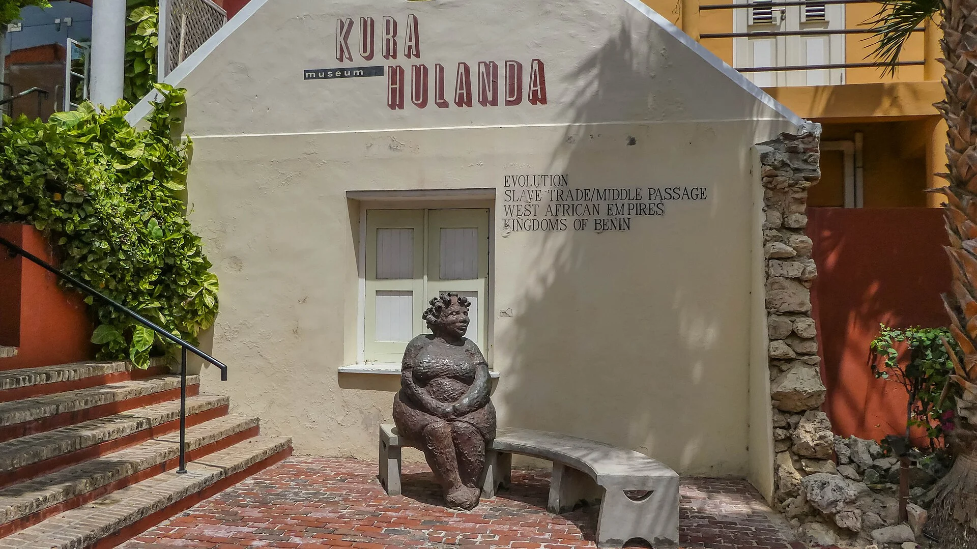 Der Eingang des Kura Hulanda Museums in Otrobanda, Willemstad