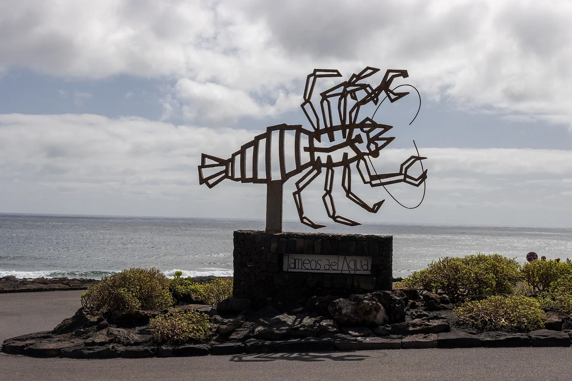 Die Krebs-Skulptur am Eingang der Jameos del Agua