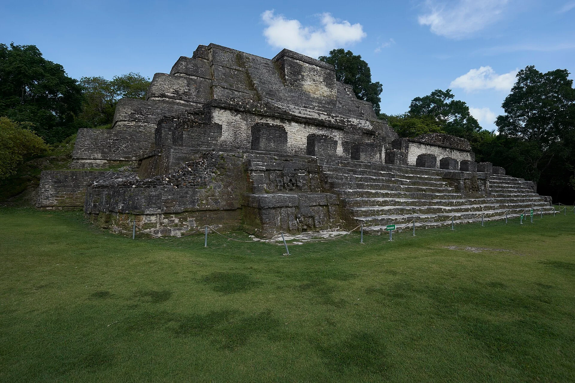 Der Tempel der Maueraltäre in Altun Ha, Belize
