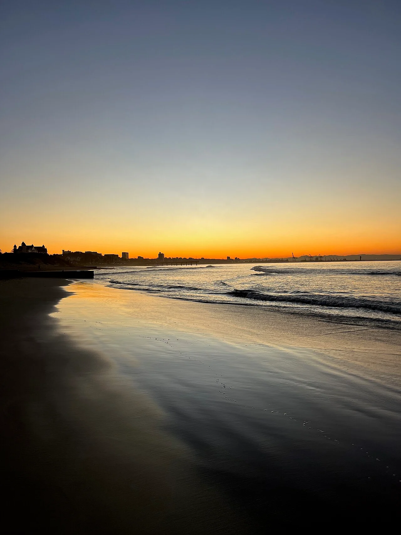 Ein Stadtstrand in Gqeberha an der Algoa Bay