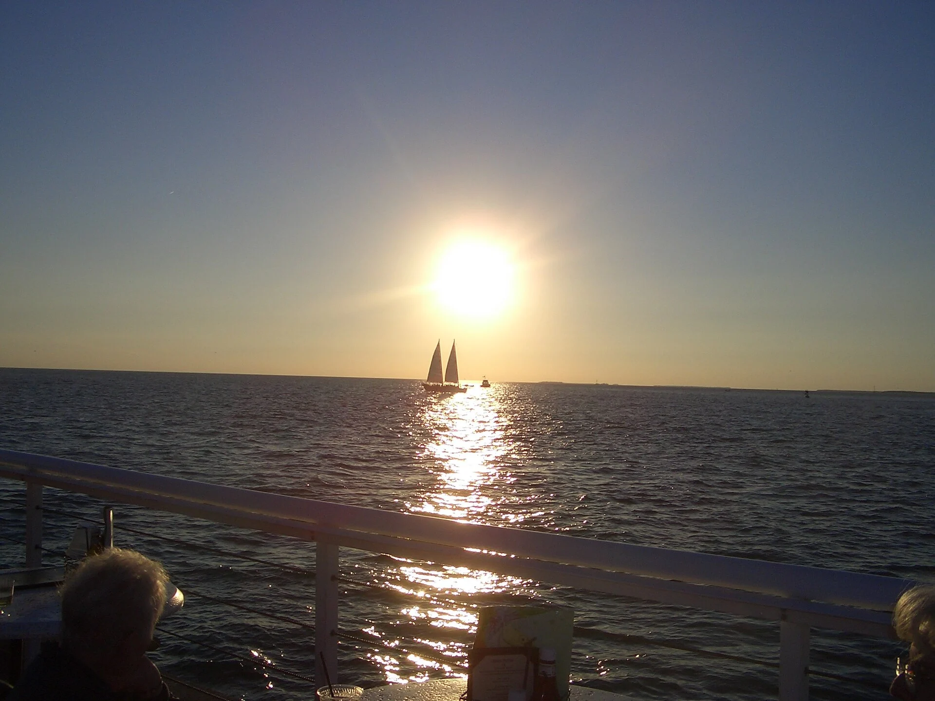 Sonnenuntergang über dem Meer am Mallory Square in Key West