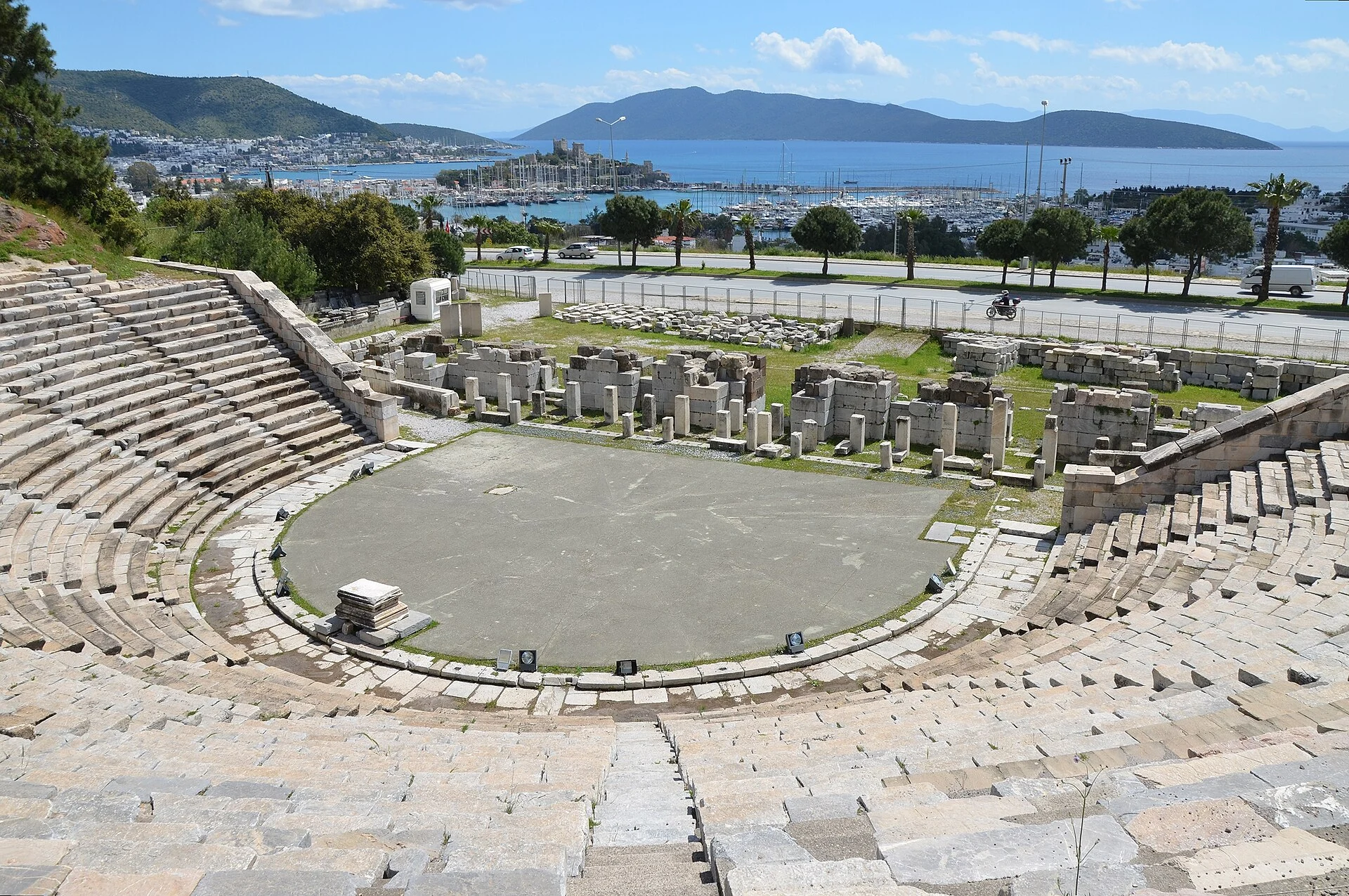 Das antike Theater von Halikarnassos in Bodrum mit Blick auf Stadt, Burg und Bucht