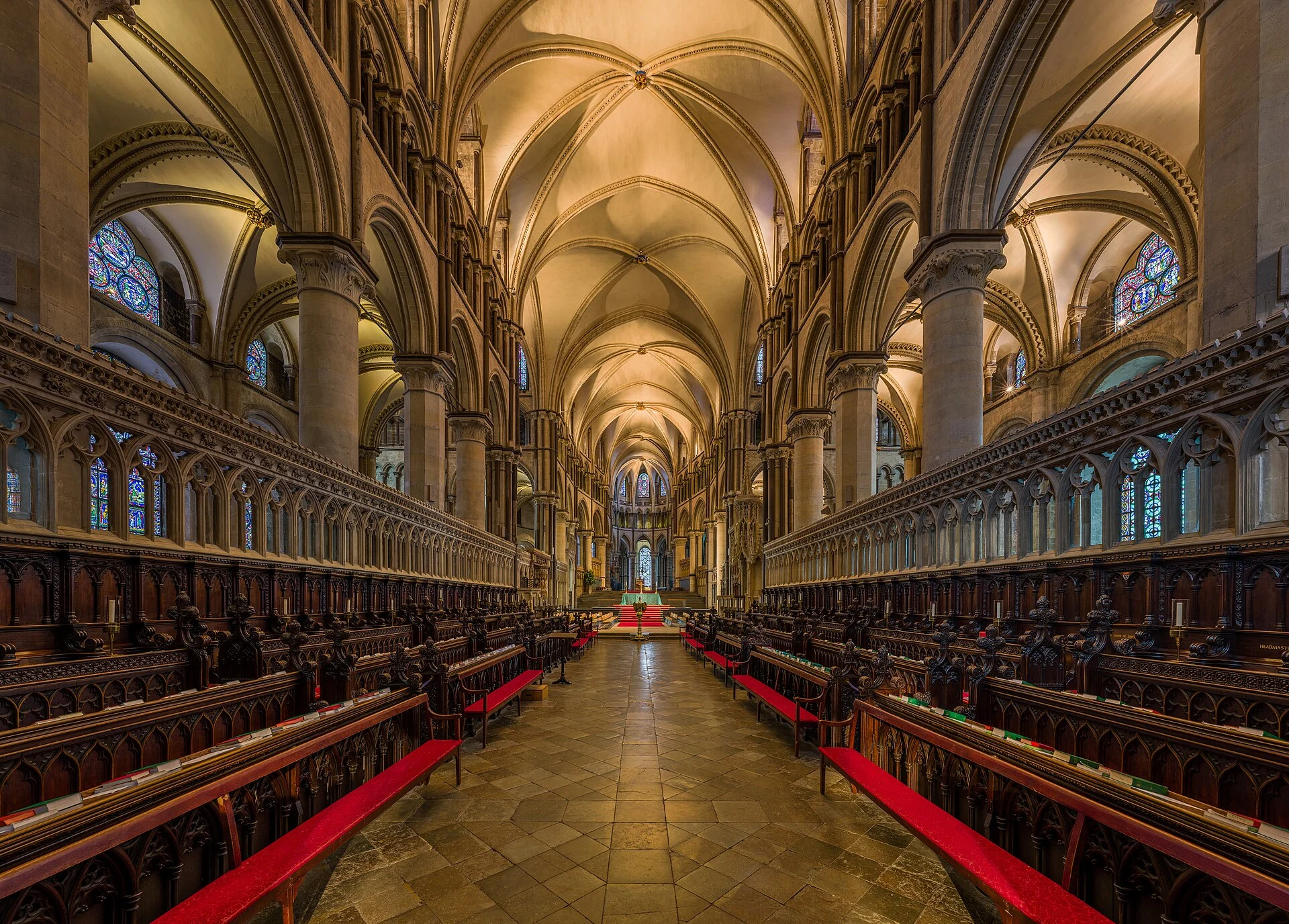 Das gotische Langhaus der Kathedrale von Canterbury