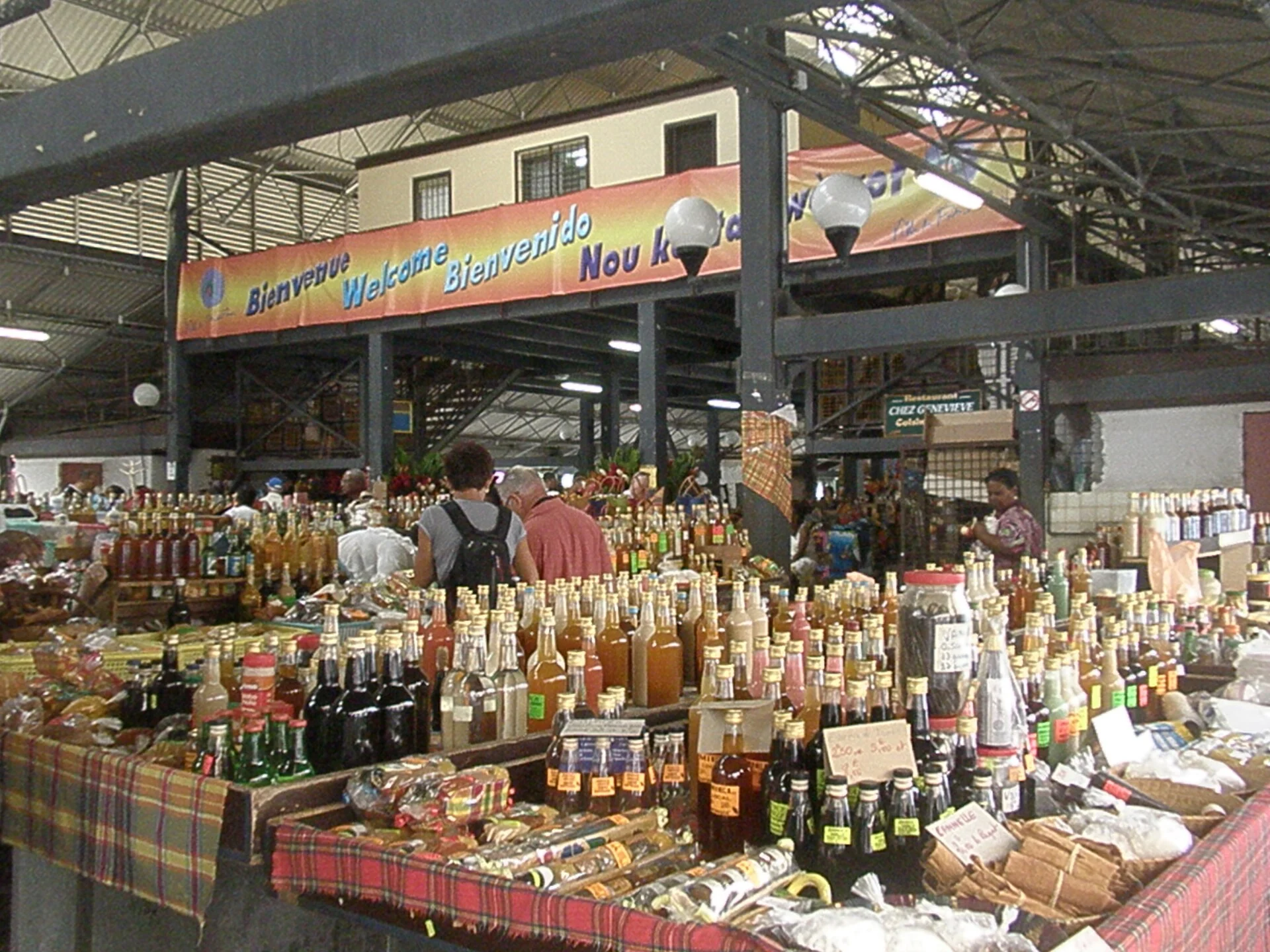 Die Markthalle Grand Marché in Fort-de-France mit Rum, Gewürzen und Confitures