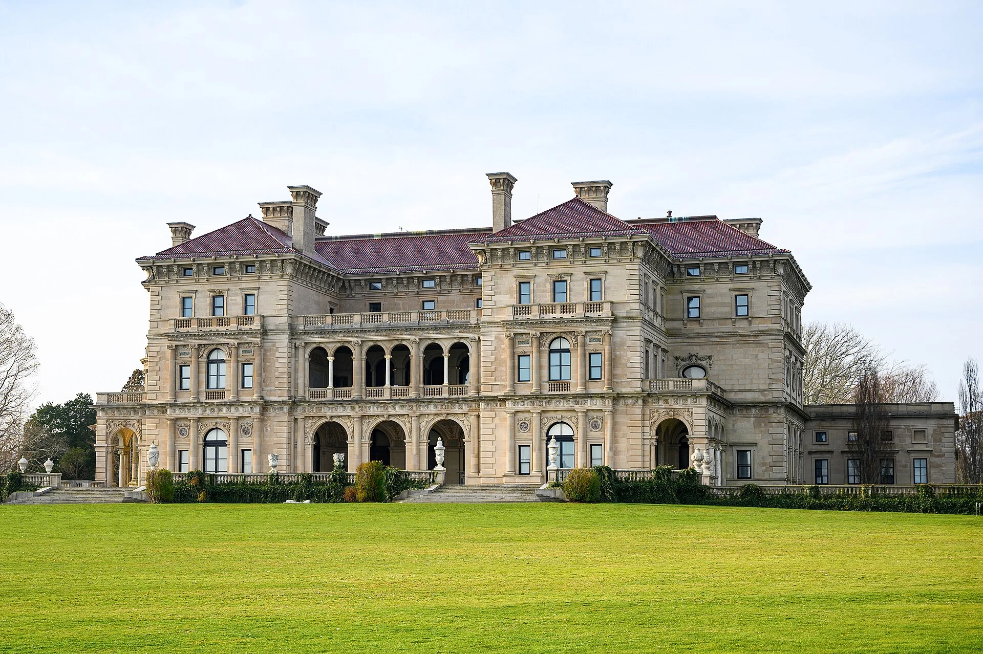 Die Meeresseite der Vanderbilt-Villa The Breakers in Newport