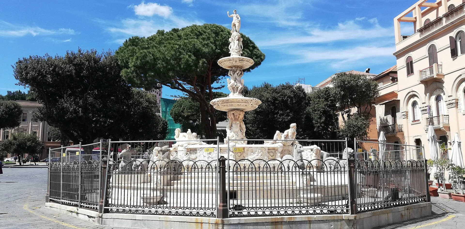 Der Orionbrunnen von 1553 auf der Piazza Duomo in Messina