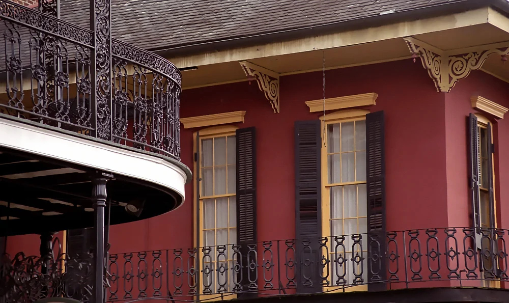 Ein Balkon im French Quarter von New Orleans