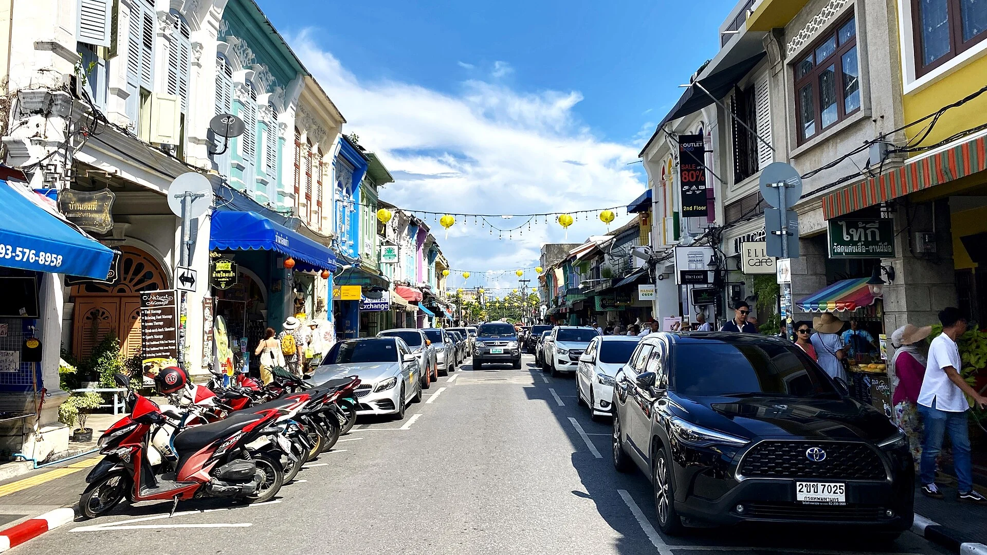 Eine Straße in der Altstadt von Phuket Town