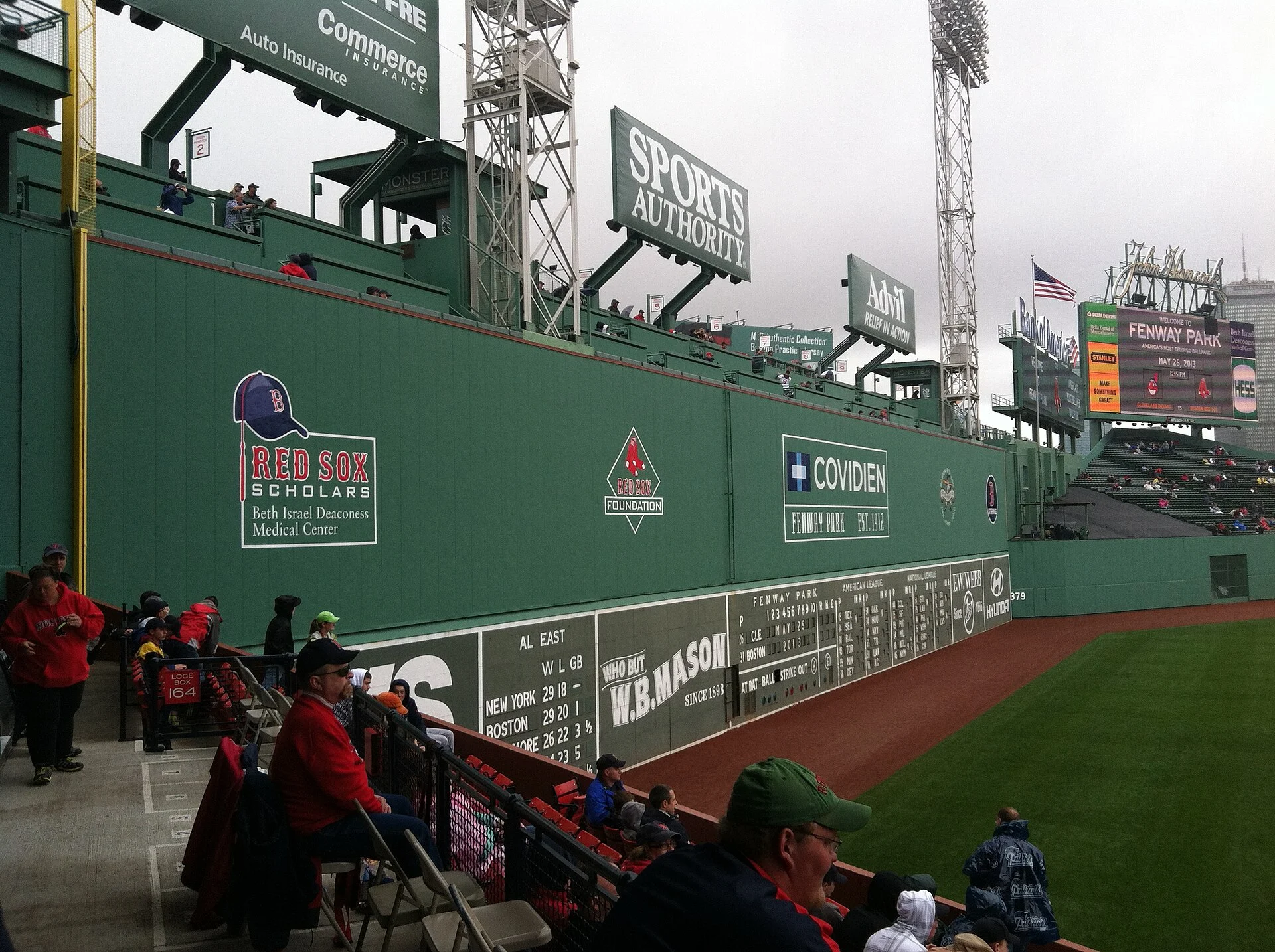Das Green Monster, die elf Meter hohe Wand im Fenway Park in Boston