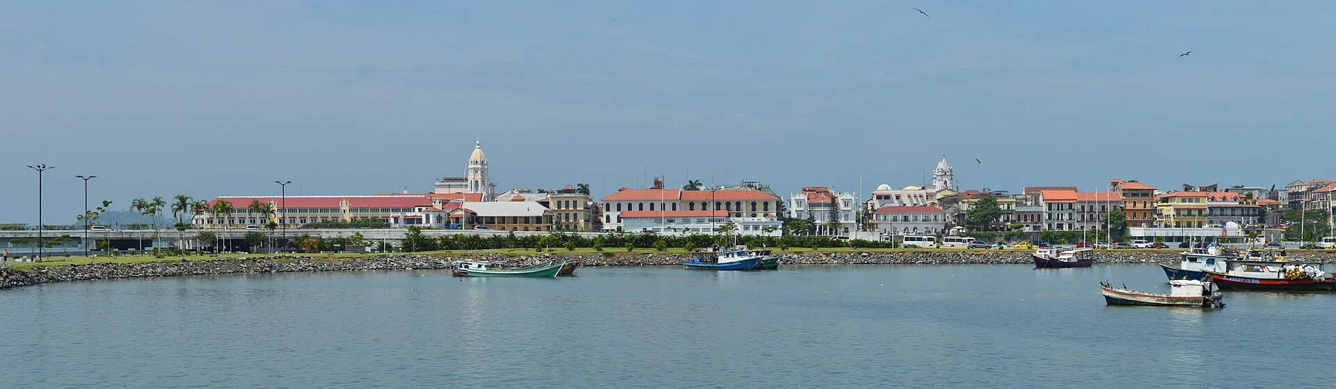 Die Altstadt Casco Viejo von Panamá-Stadt, vom Wasser aus gesehen