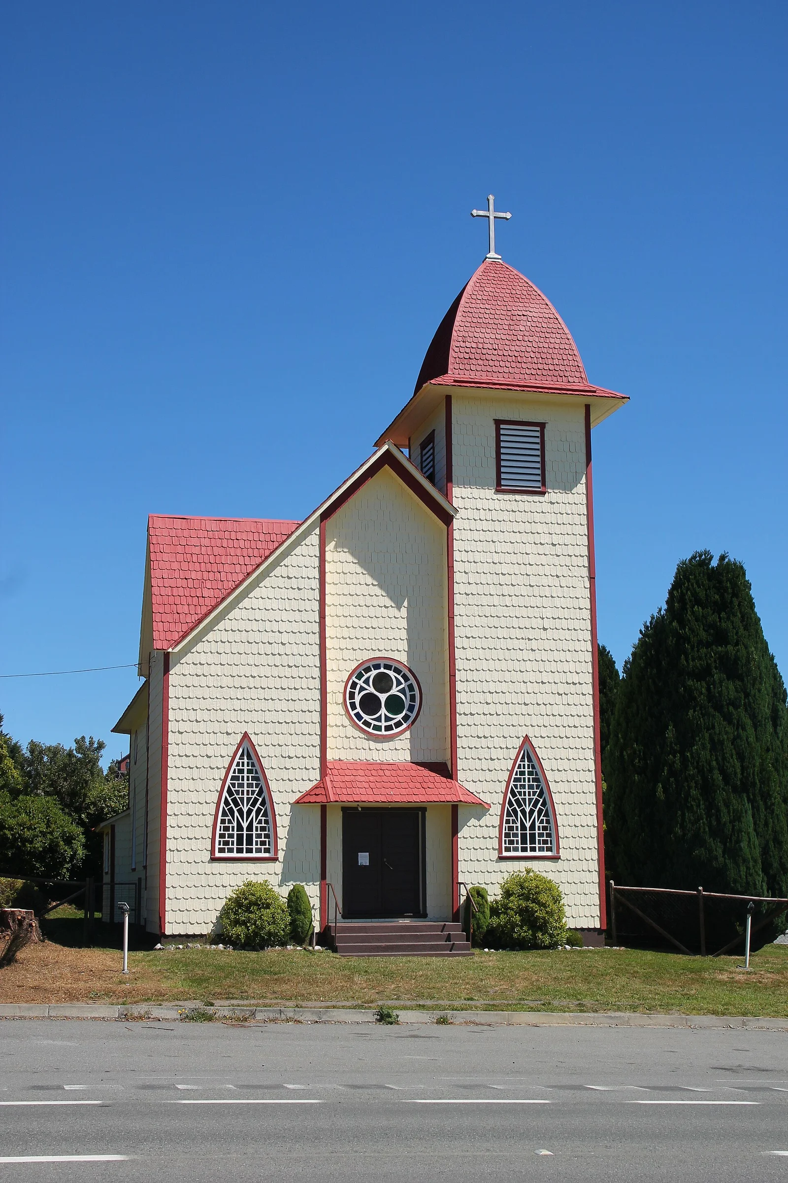 Eine Holzkirche bei Puerto Varas am Lago Llanquihue