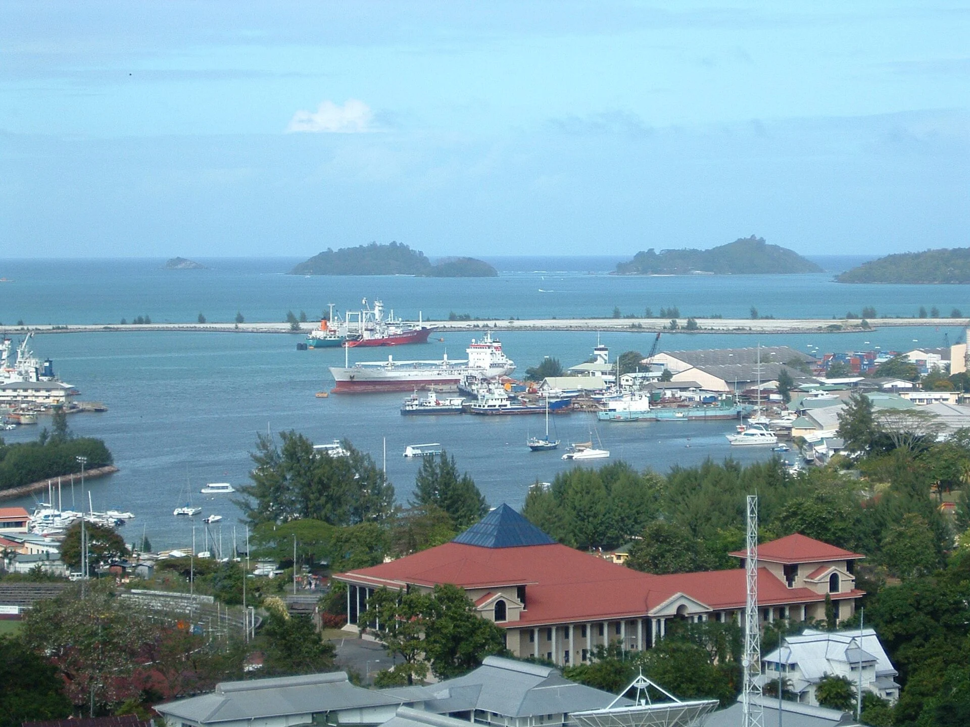 Der Hafen von Victoria auf Mahé
