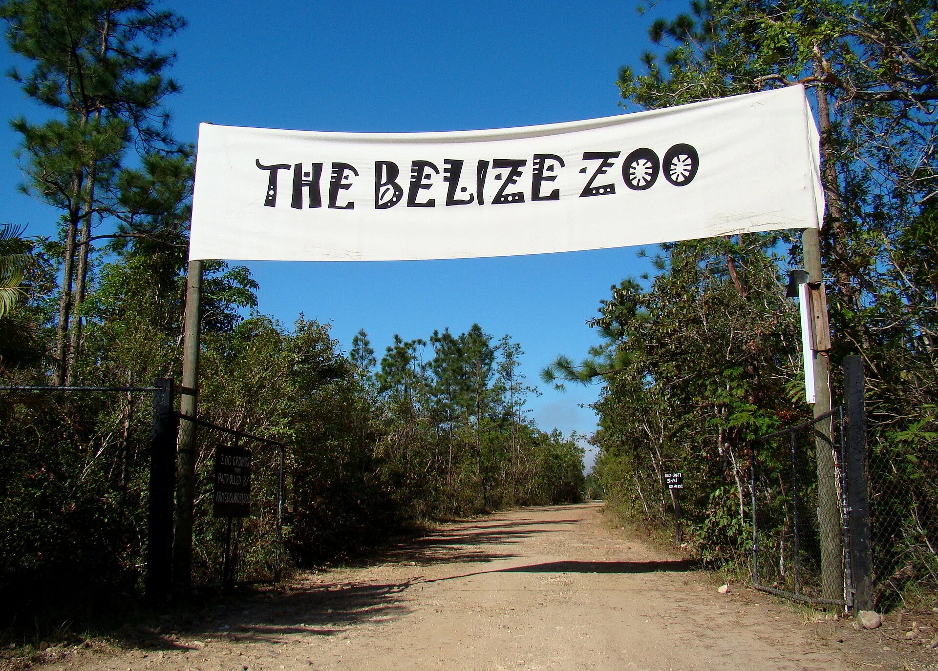 Der Eingang zum Belize Zoo an der Western Highway
