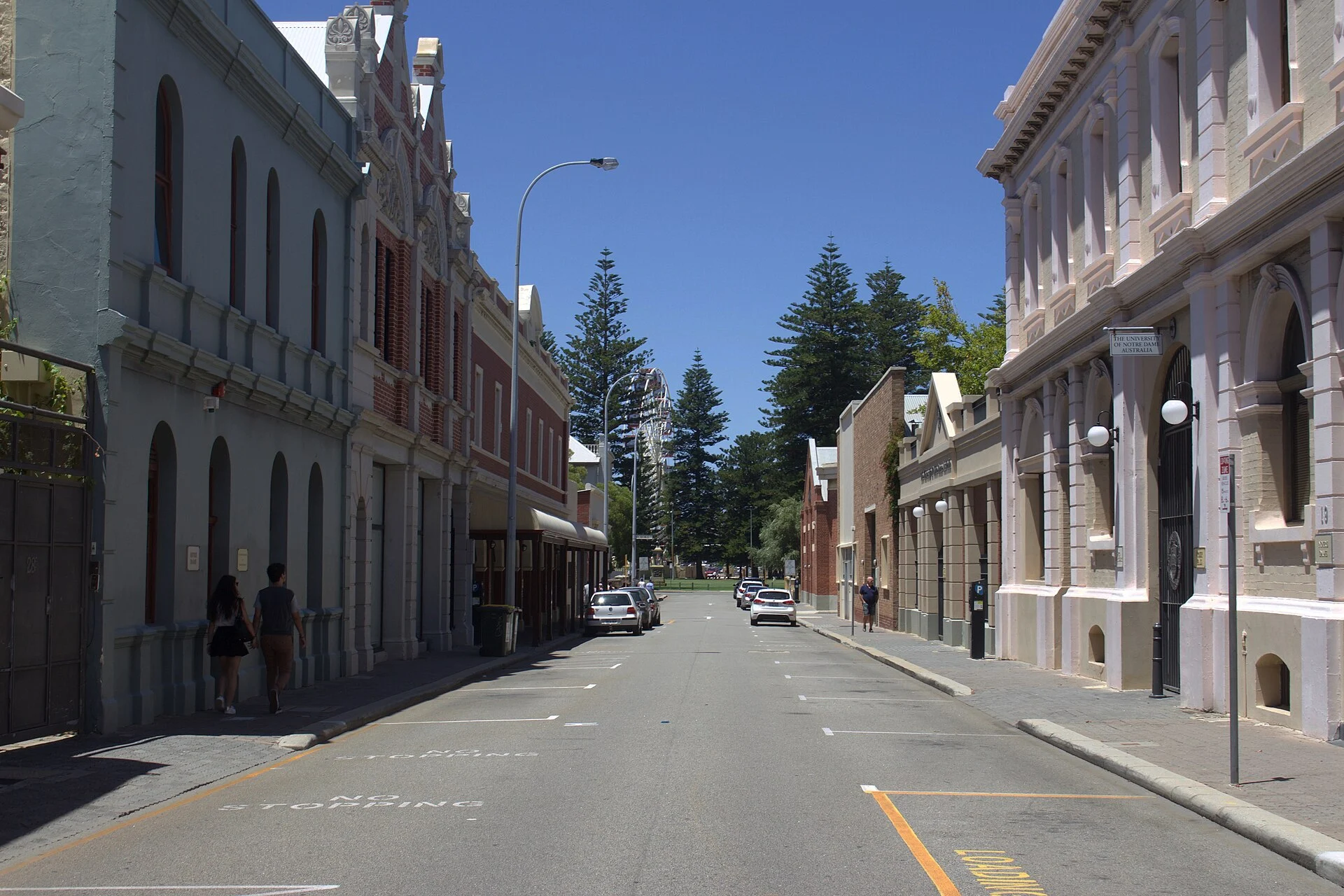 Eine Straße mit viktorianischen Bauten in Fremantle