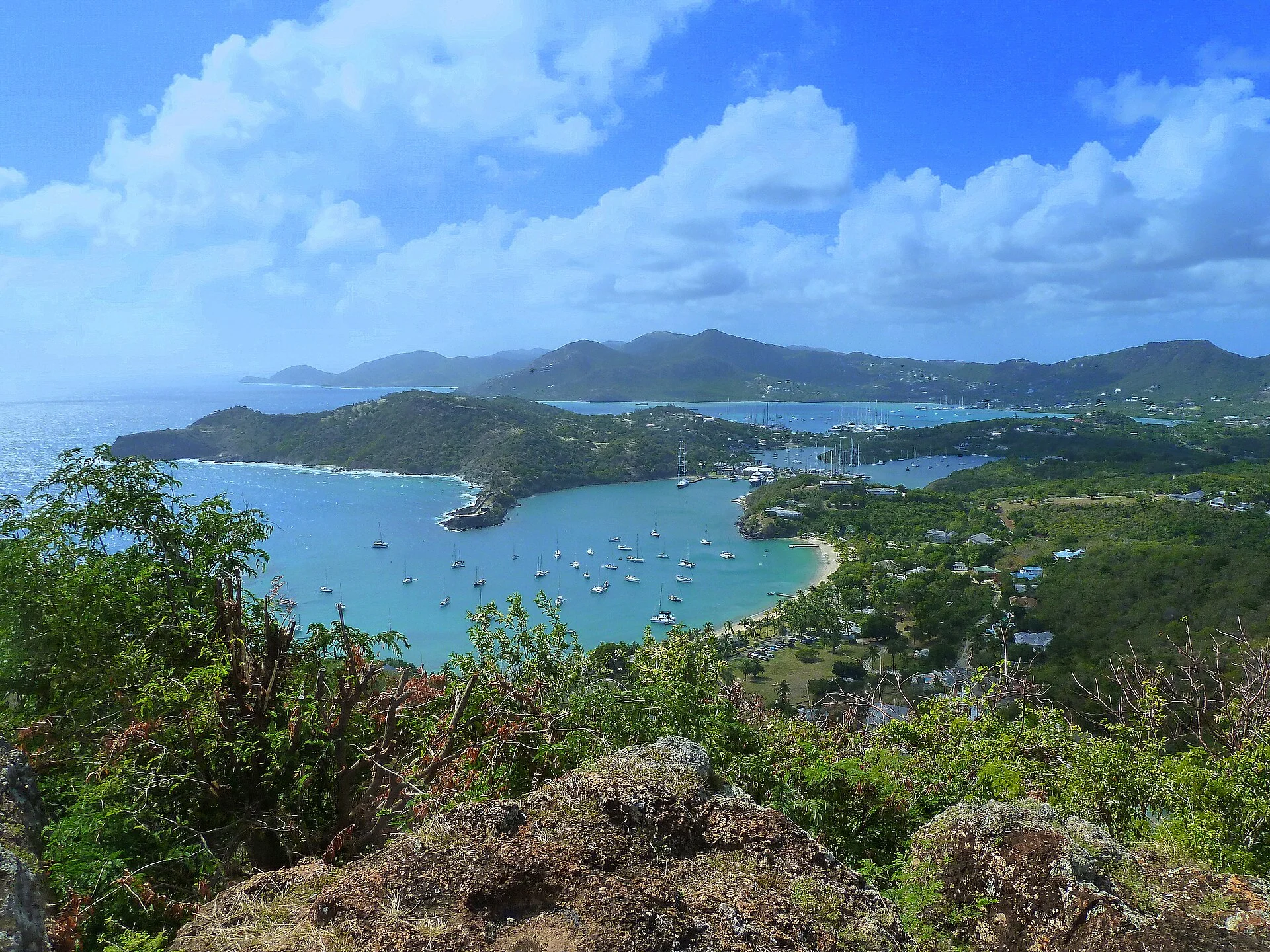 Blick von Shirley Heights auf English Harbour und Falmouth Harbour