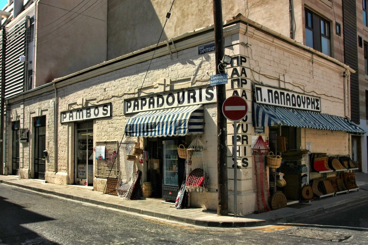 Ein alter Laden an der Saripolou-Straße in der Altstadt von Limassol