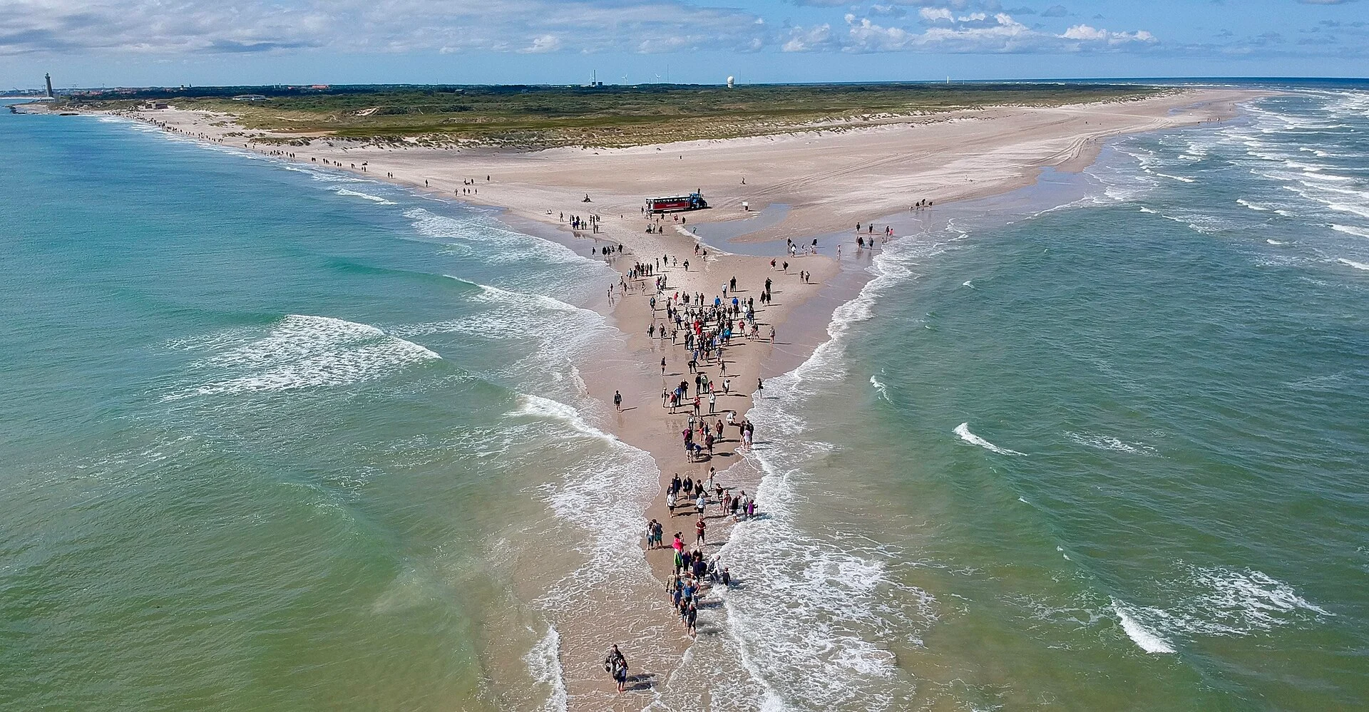 Die Sandzunge von Grenen aus der Luft, wo Skagerrak und Kattegat aufeinandertreffen
