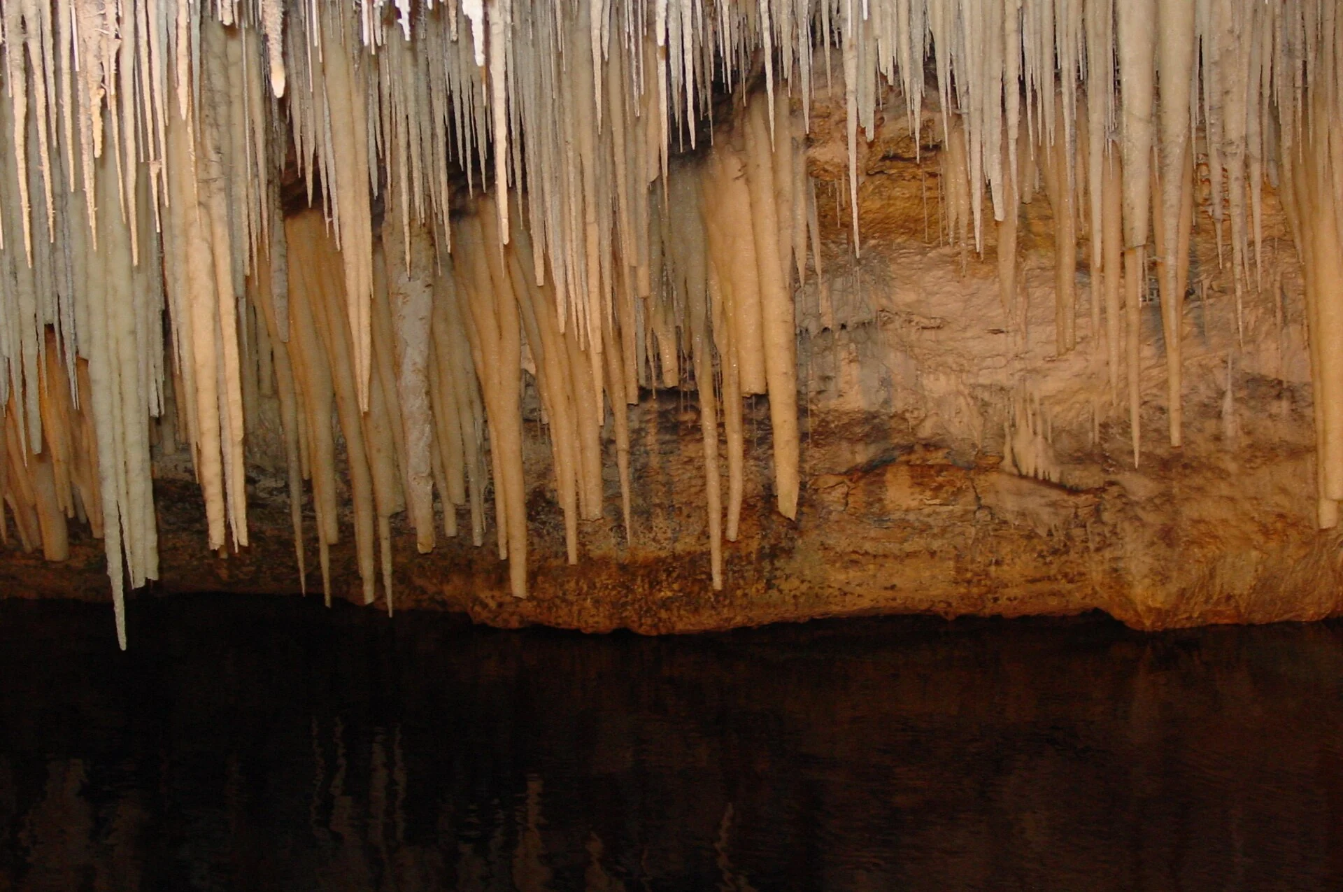 Stalaktiten in den Crystal Caves auf Bermuda