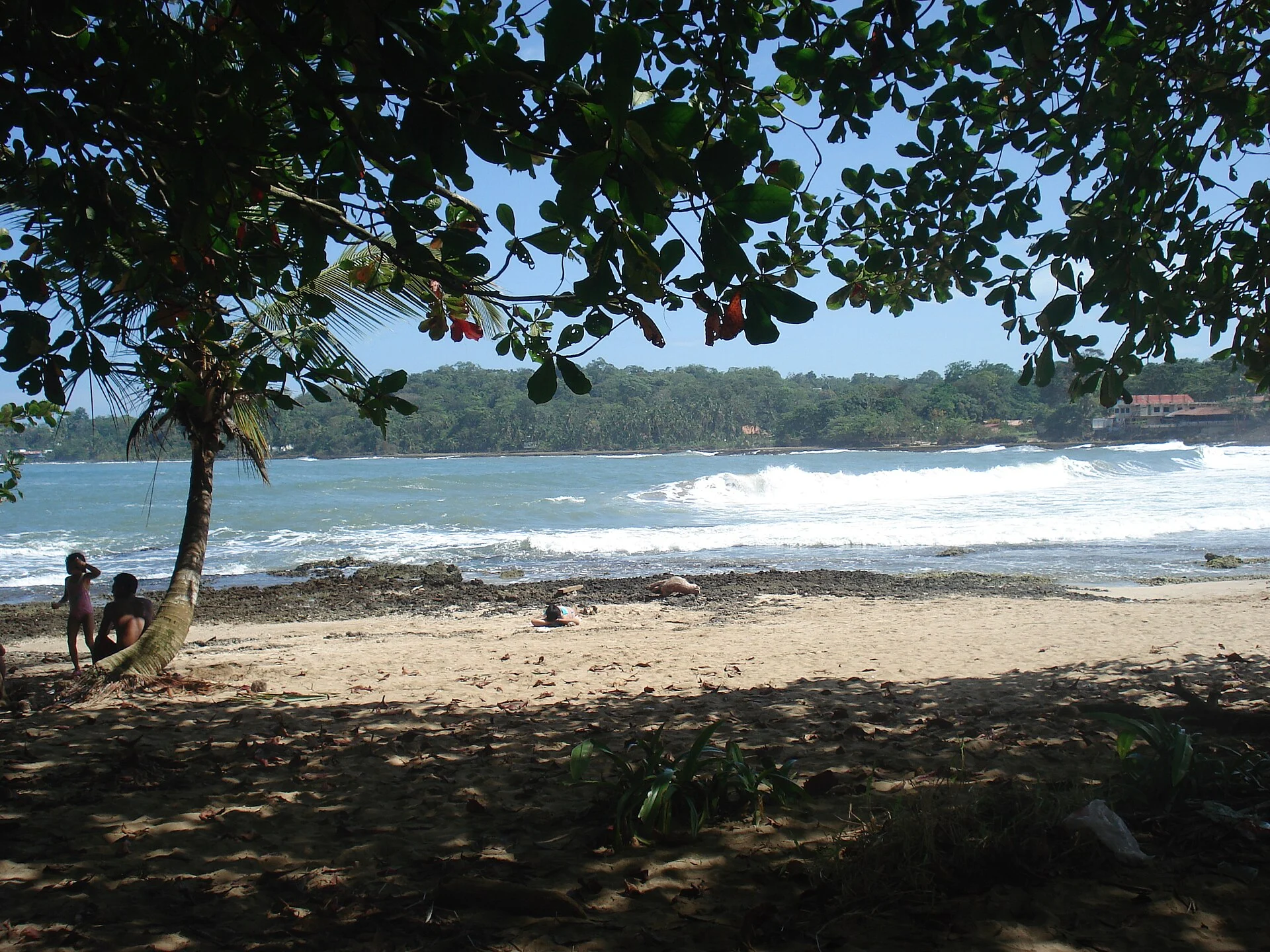 Der Strand Playa Bonita bei Puerto Limón