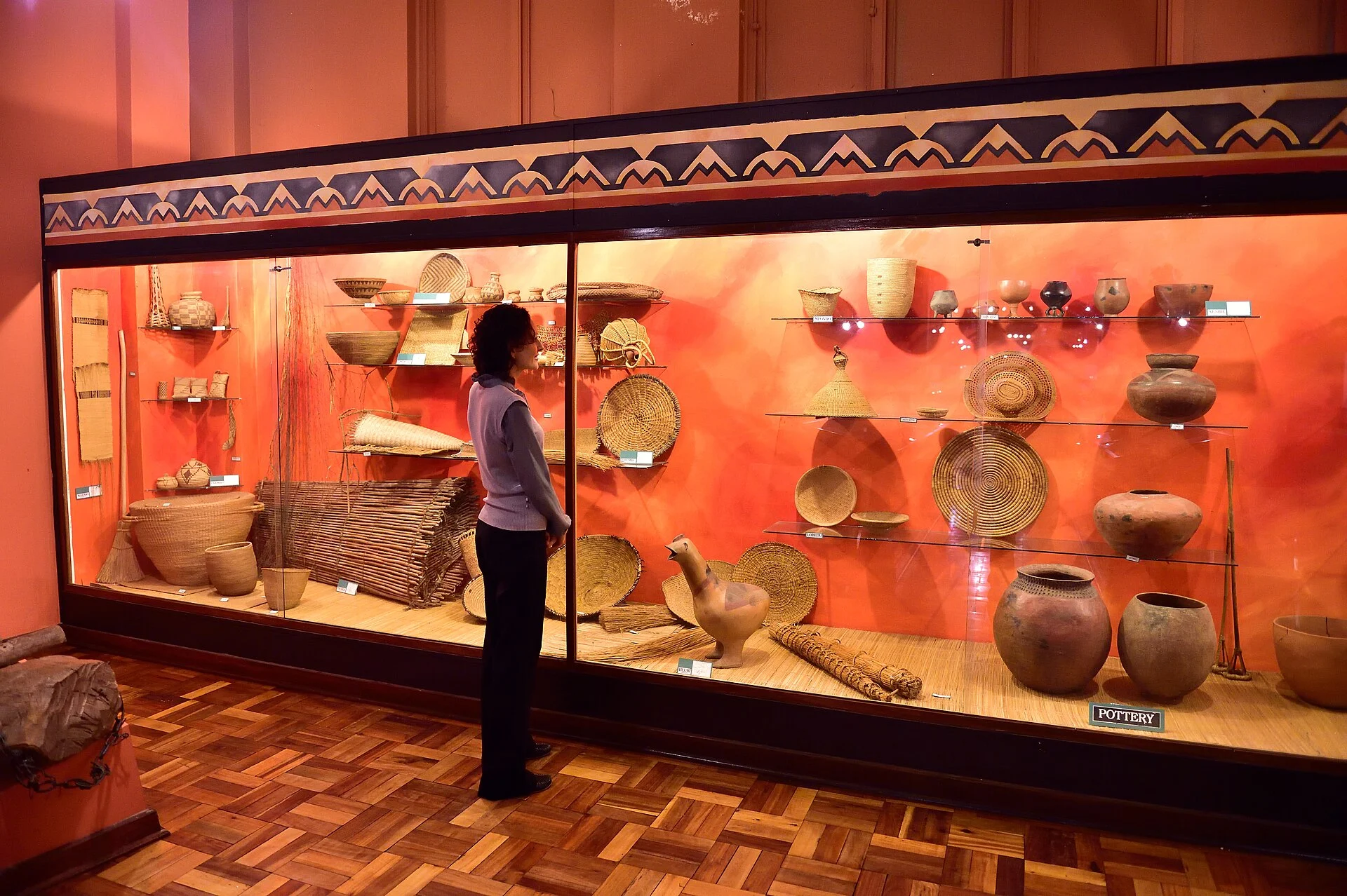 Ausstellungsvitrine im East London Museum