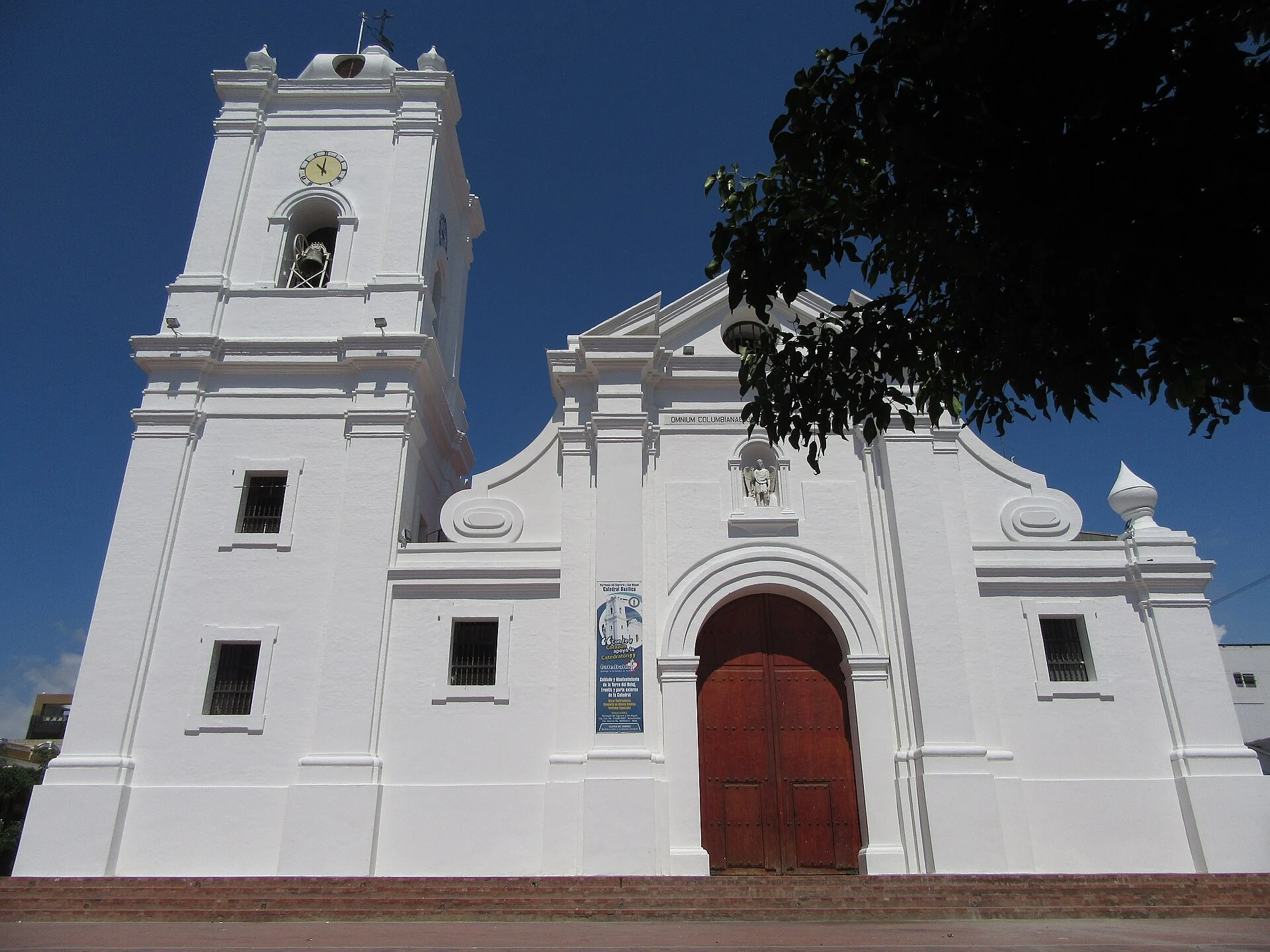 Die weiße Kathedrale von Santa Marta in Kolumbien