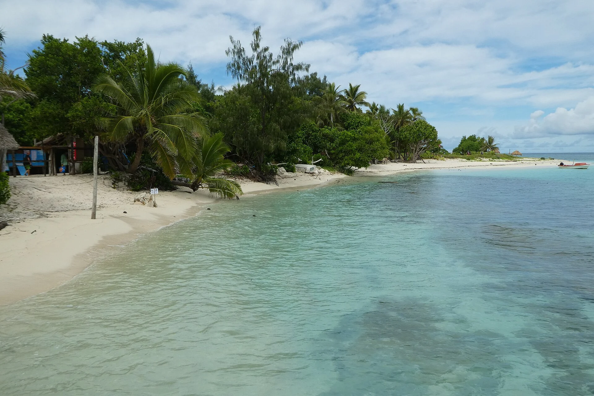 Der Strand von Mystery Island mit flachem Riffwasser