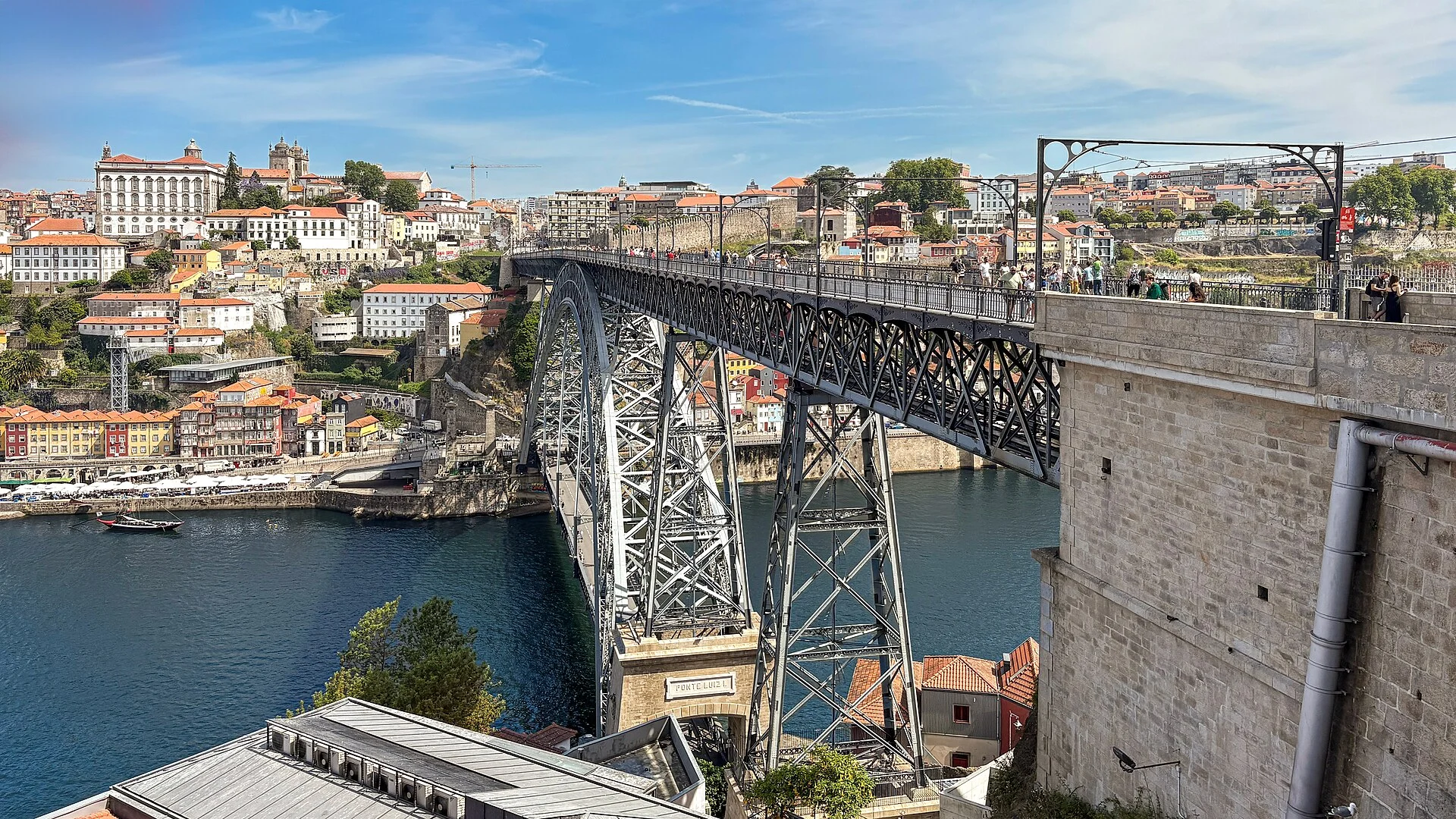 Die Ponte Luís I über den Douro mit der Ribeira dahinter