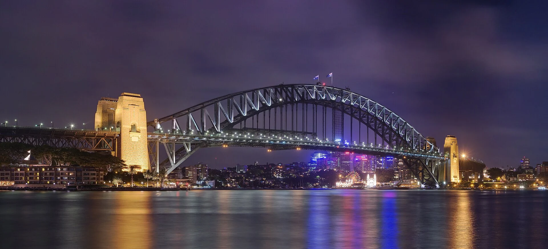 Die Sydney Harbour Bridge über dem Hafen