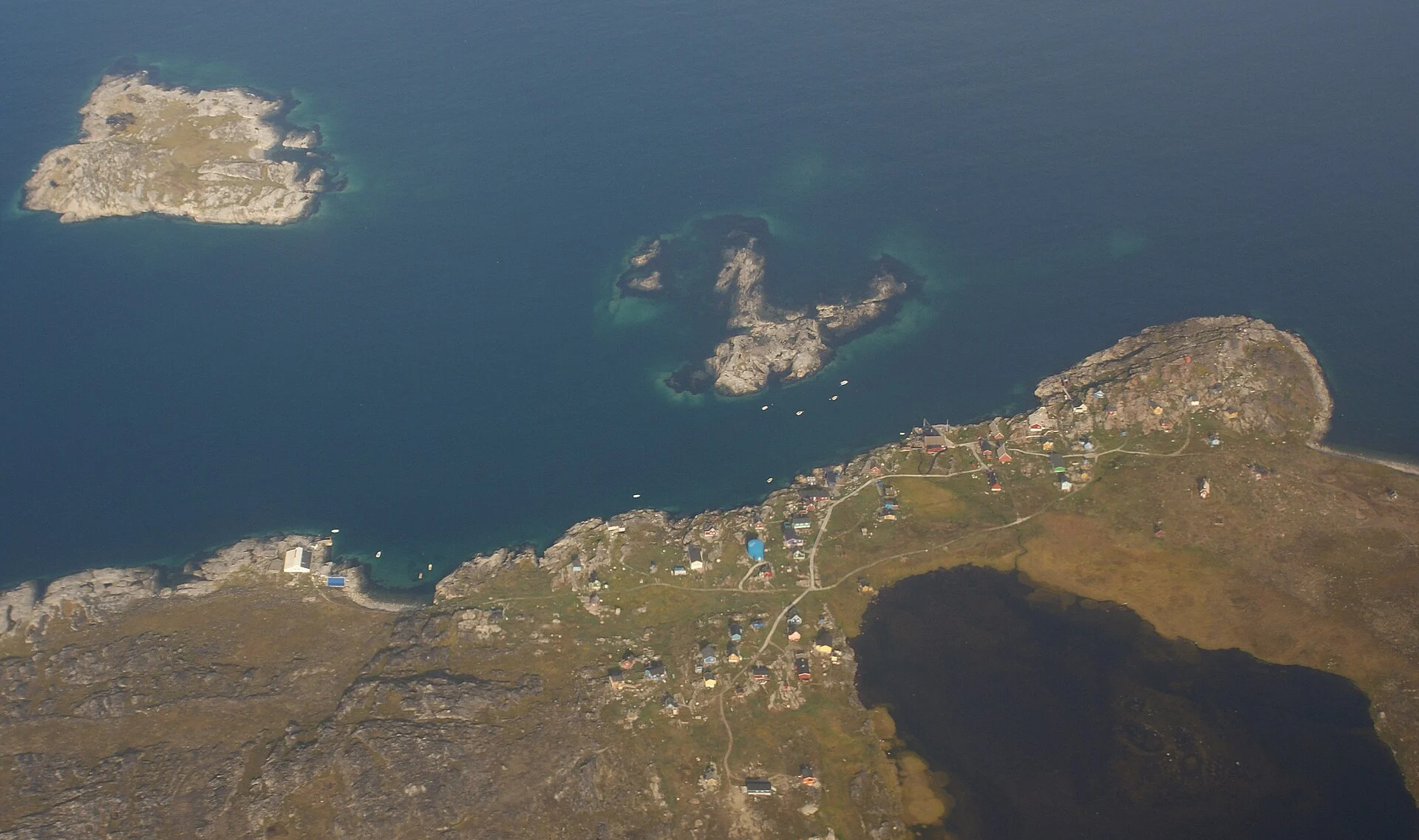 Luftbild der Siedlung Ilimanaq an der Diskobucht