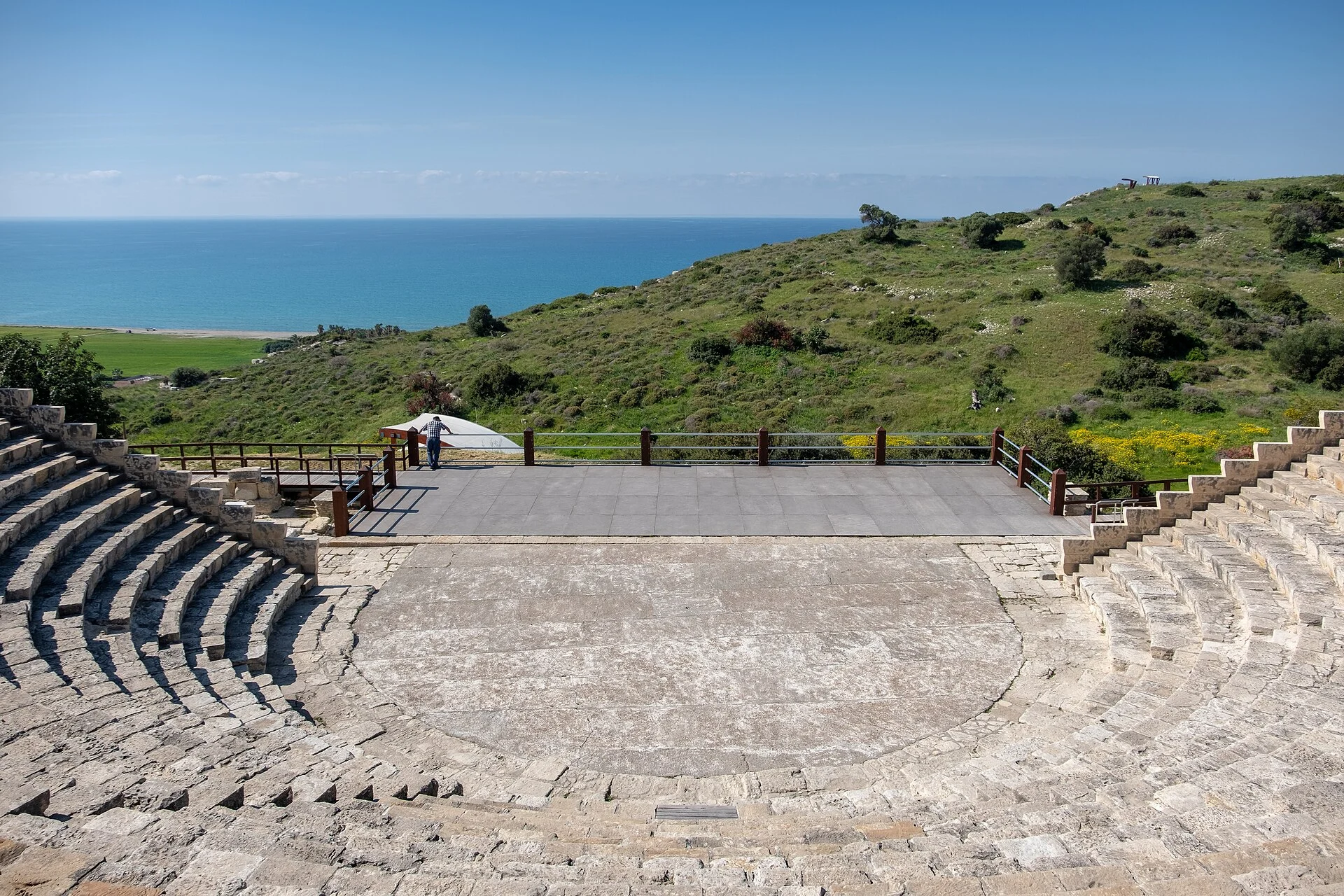 Das griechisch-römische Theater von Kourion auf der Klippe über dem Meer