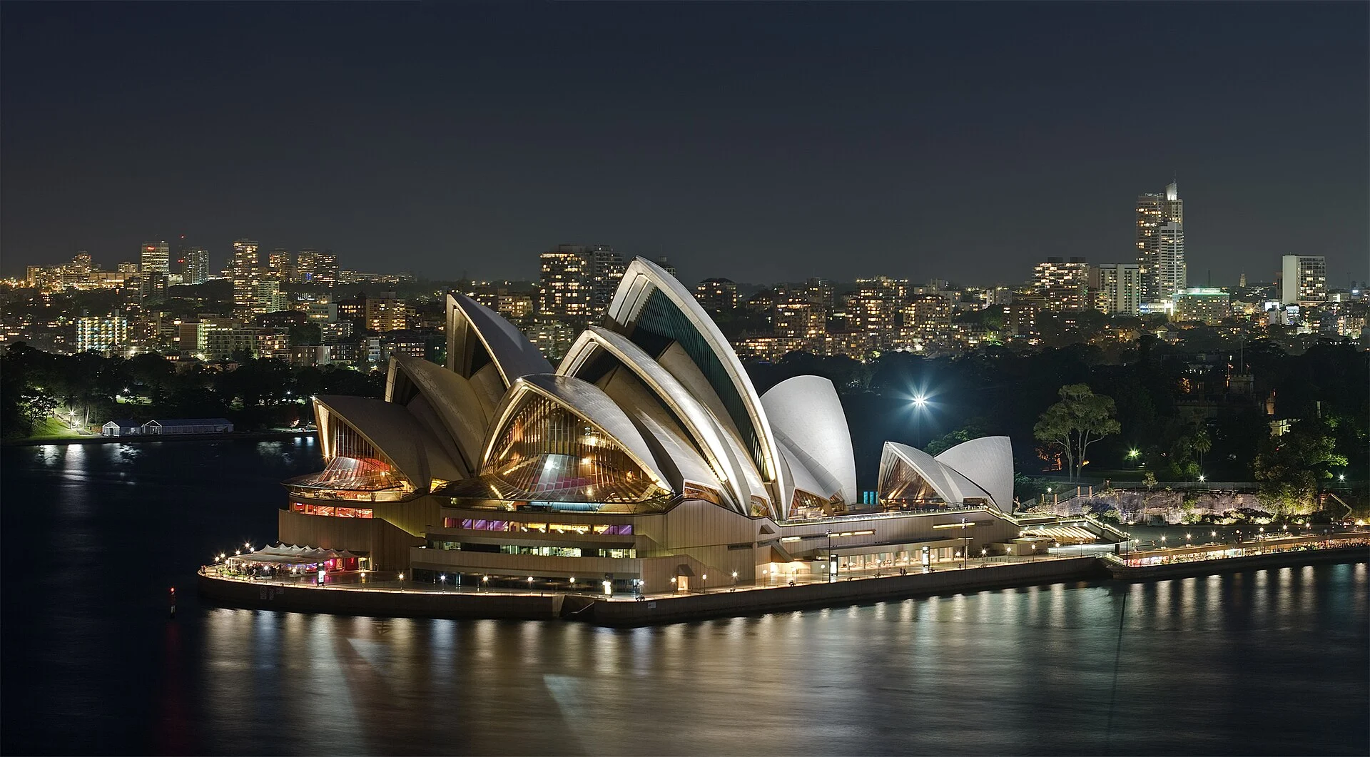 Das Sydney Opera House bei Nacht