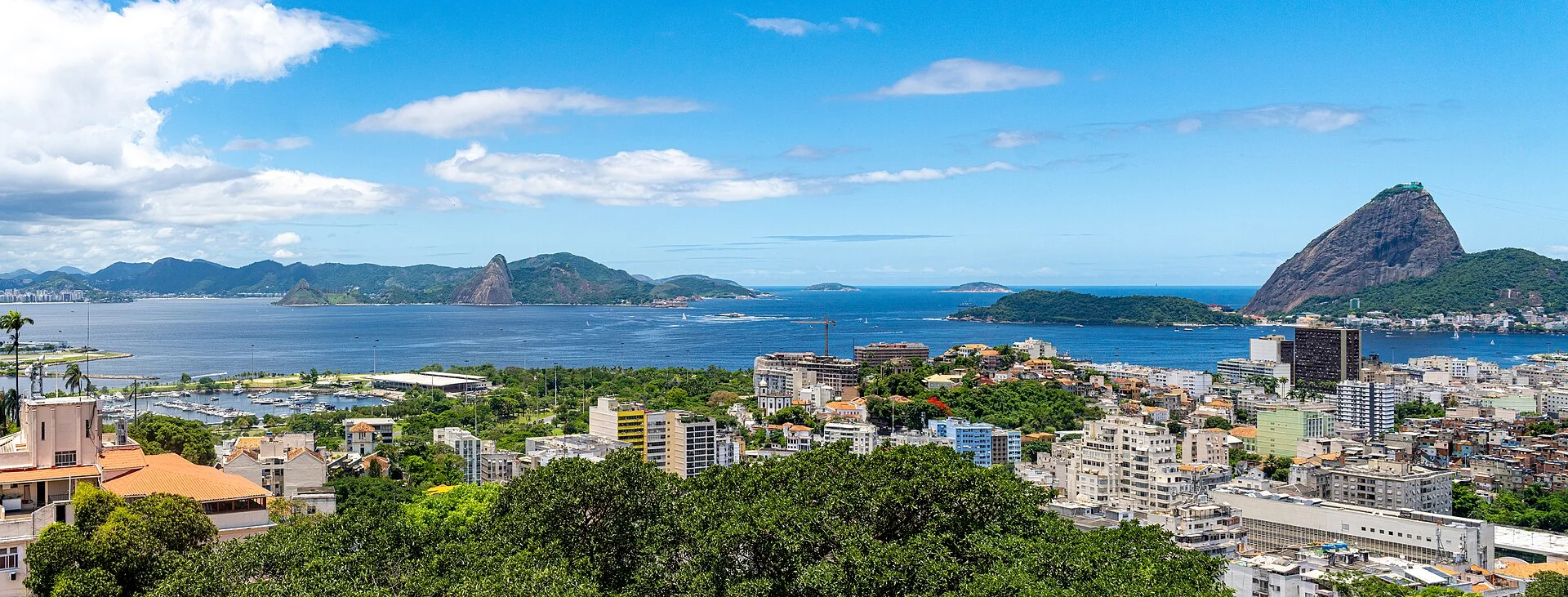 Rio de Janeiro mit der Guanabara-Bucht und dem Zuckerhut