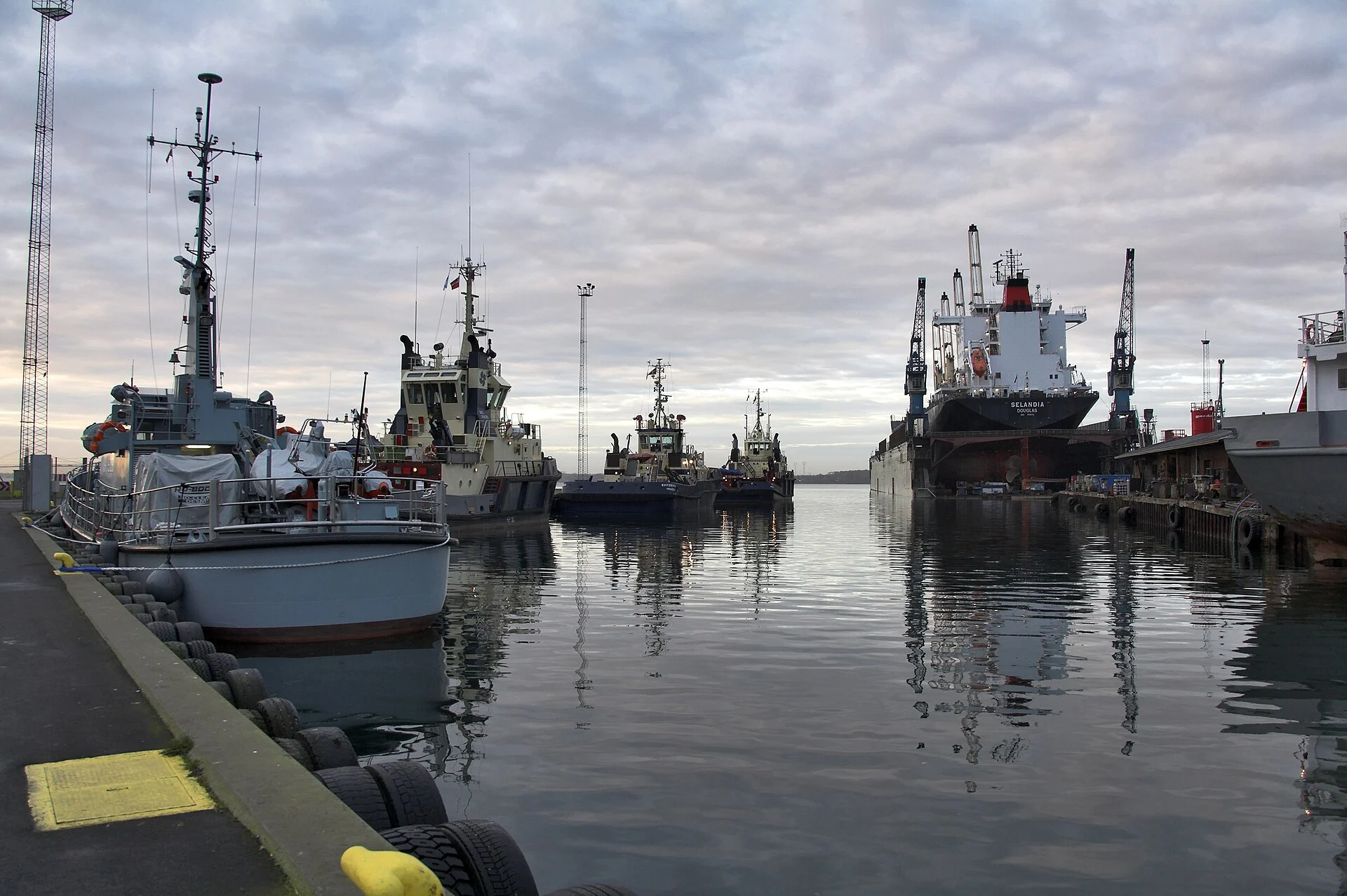 Schiffe im Hafen von Fredericia am Kleinen Belt