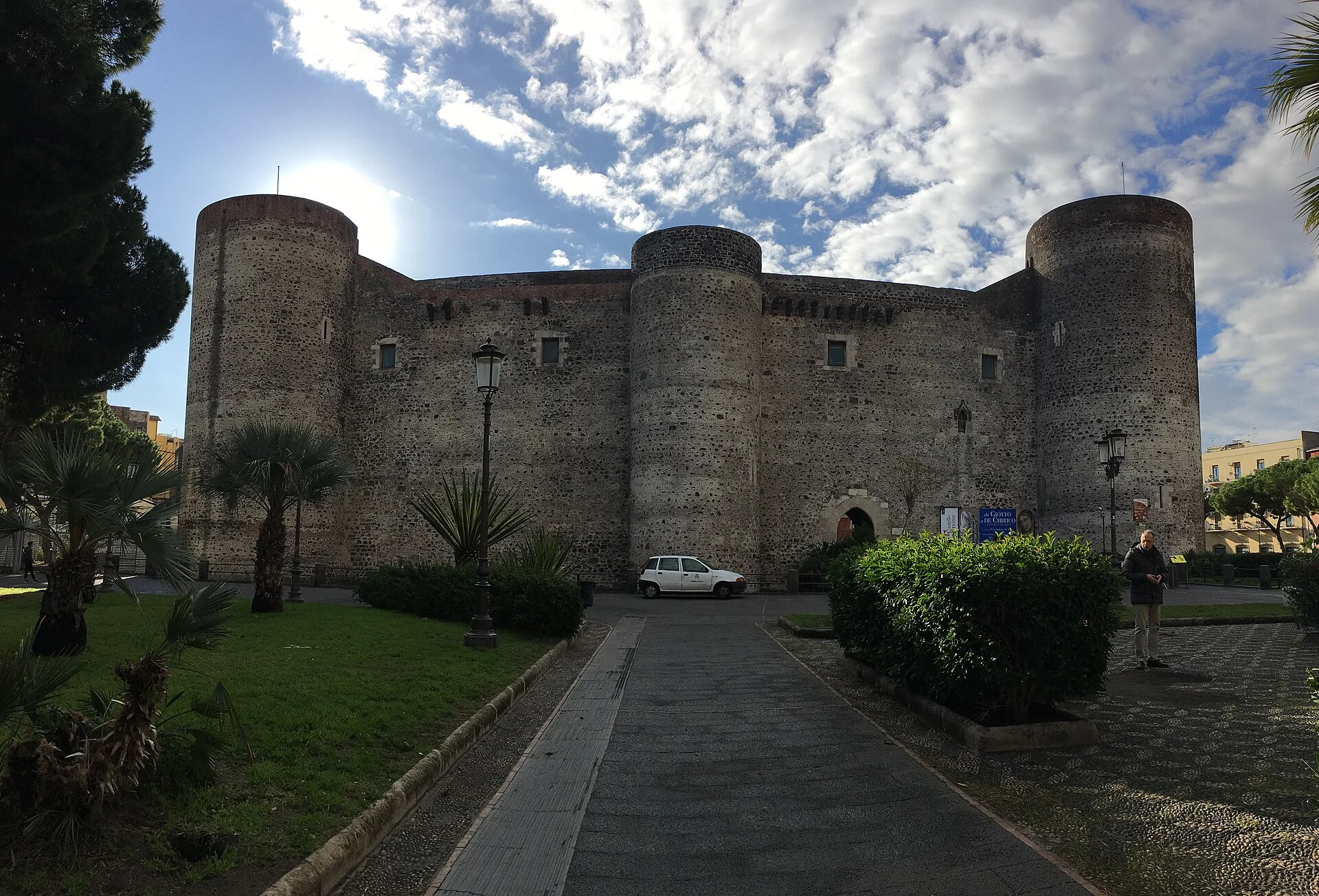 Das Castello Ursino in Catania mit seinen vier Rundtürmen