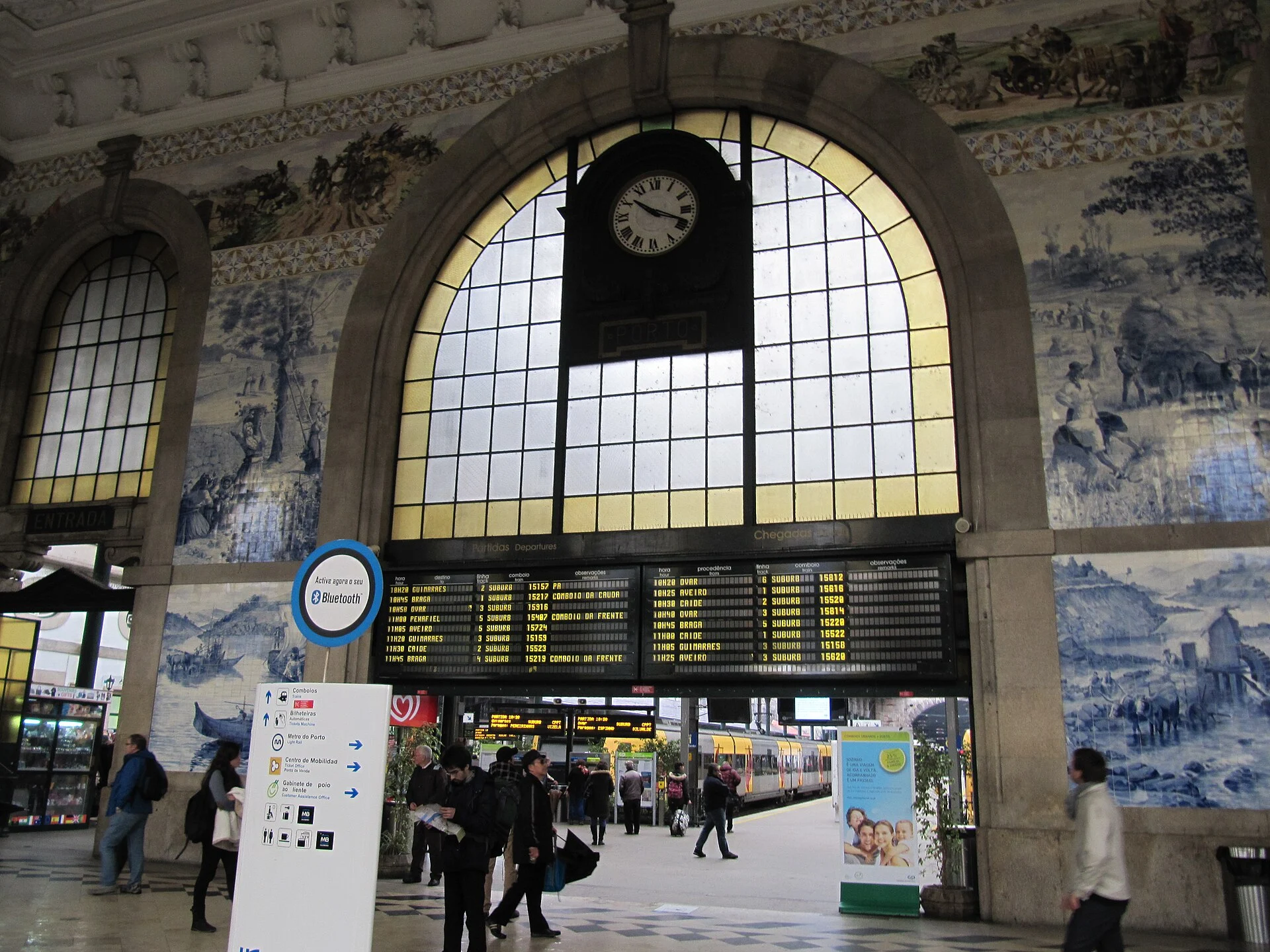 Die Azulejos in der Halle des Bahnhofs São Bento in Porto