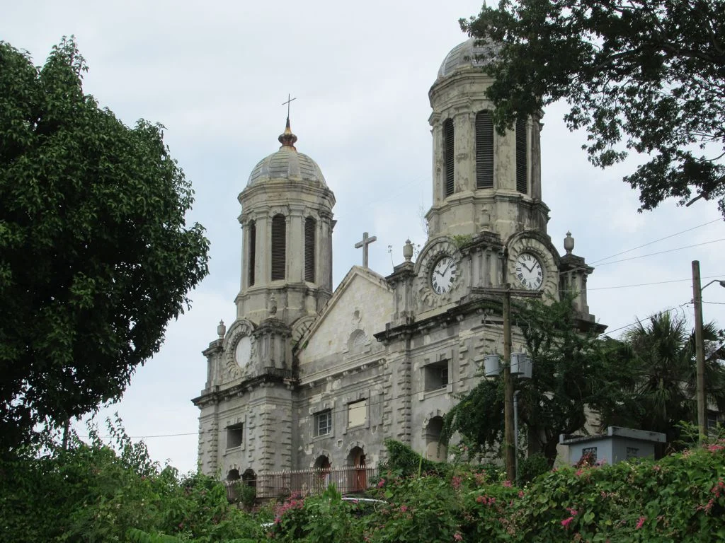 Die Zwillingstürme der St. John’s Cathedral auf Antigua