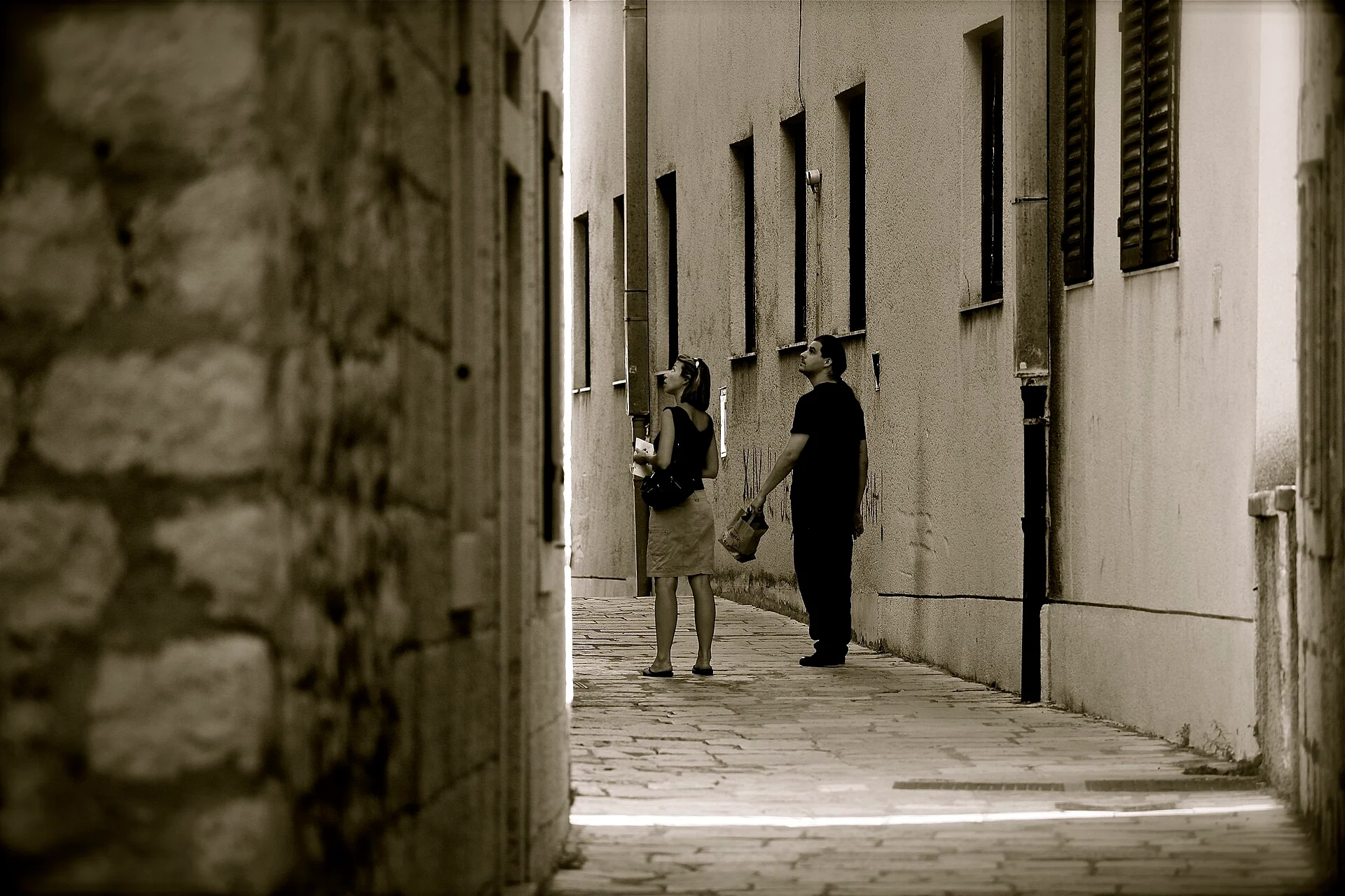 Eine enge Gasse in der Altstadt von Korčula