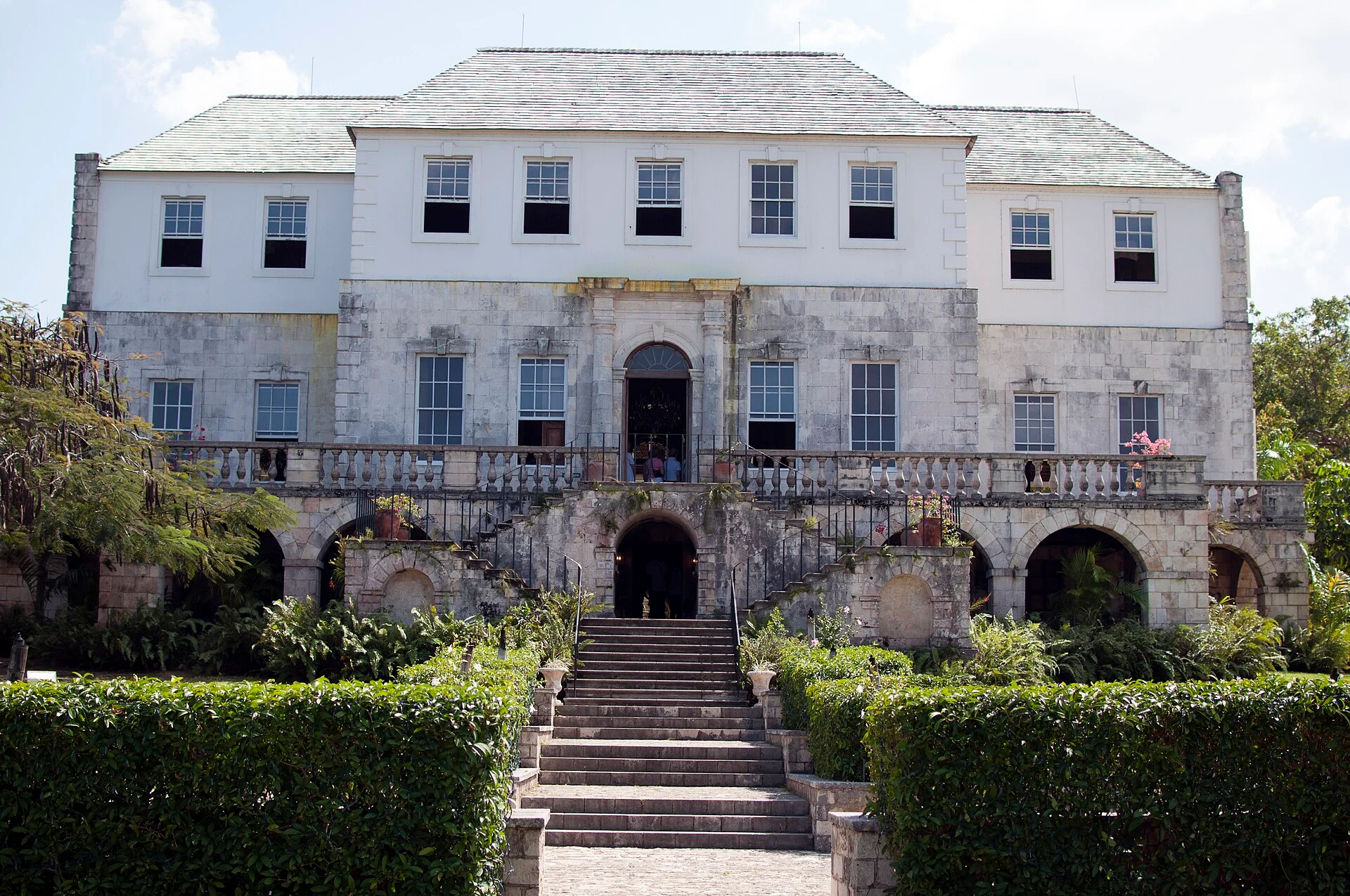 Das Herrenhaus Rose Hall bei Montego Bay mit seiner Freitreppe