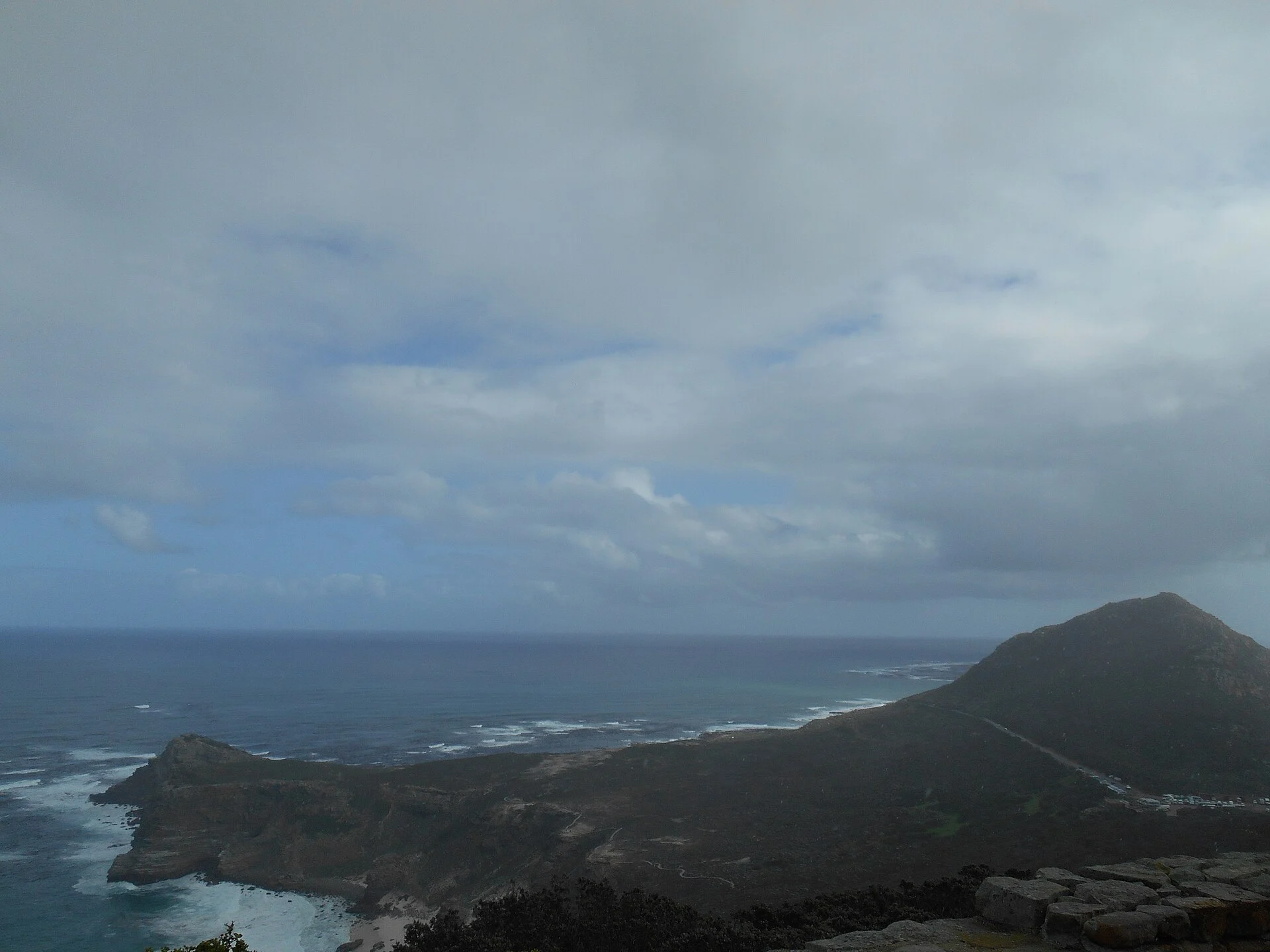 Die Landzunge am Kap der Guten Hoffnung von Cape Point aus gesehen