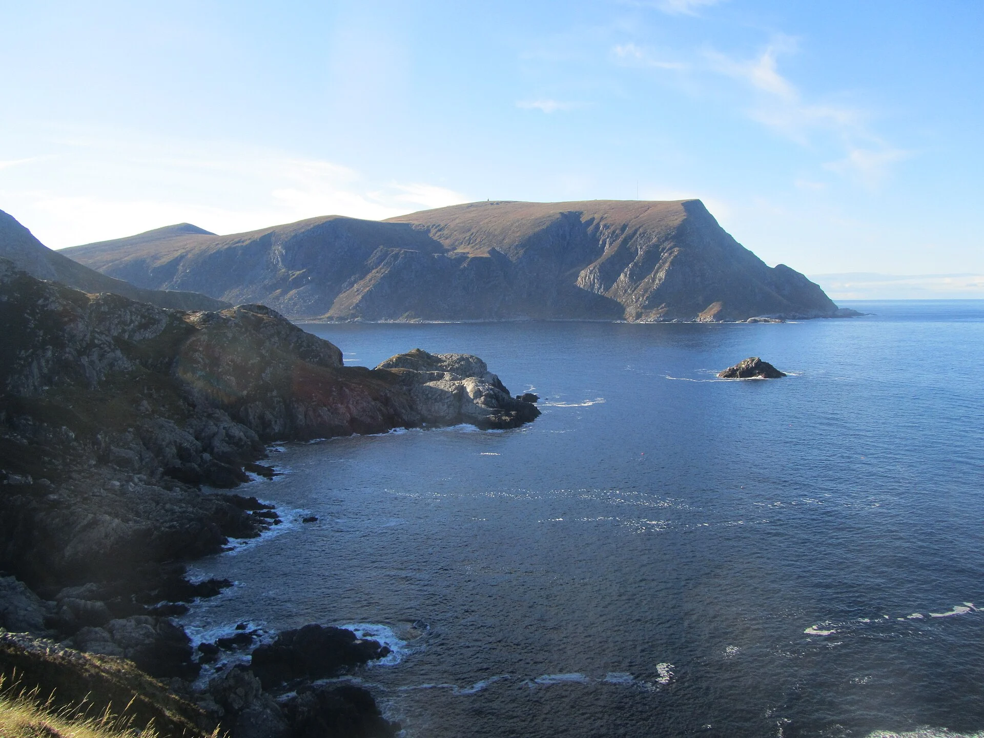 Die Steilküste am Vestkapp auf der Halbinsel Stad über dem Atlantik
