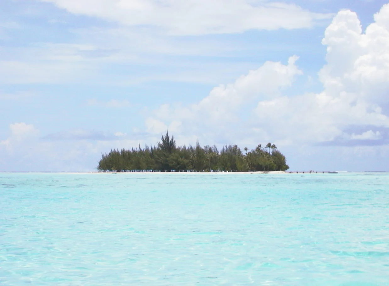 Ein Motu in der Lagune zwischen Raiatea und Tahaa
