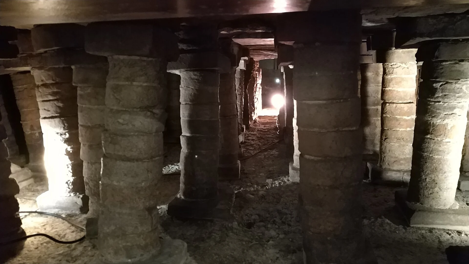Das Hypokaustum der römischen Thermen unter dem Campo Valdés in Gijón