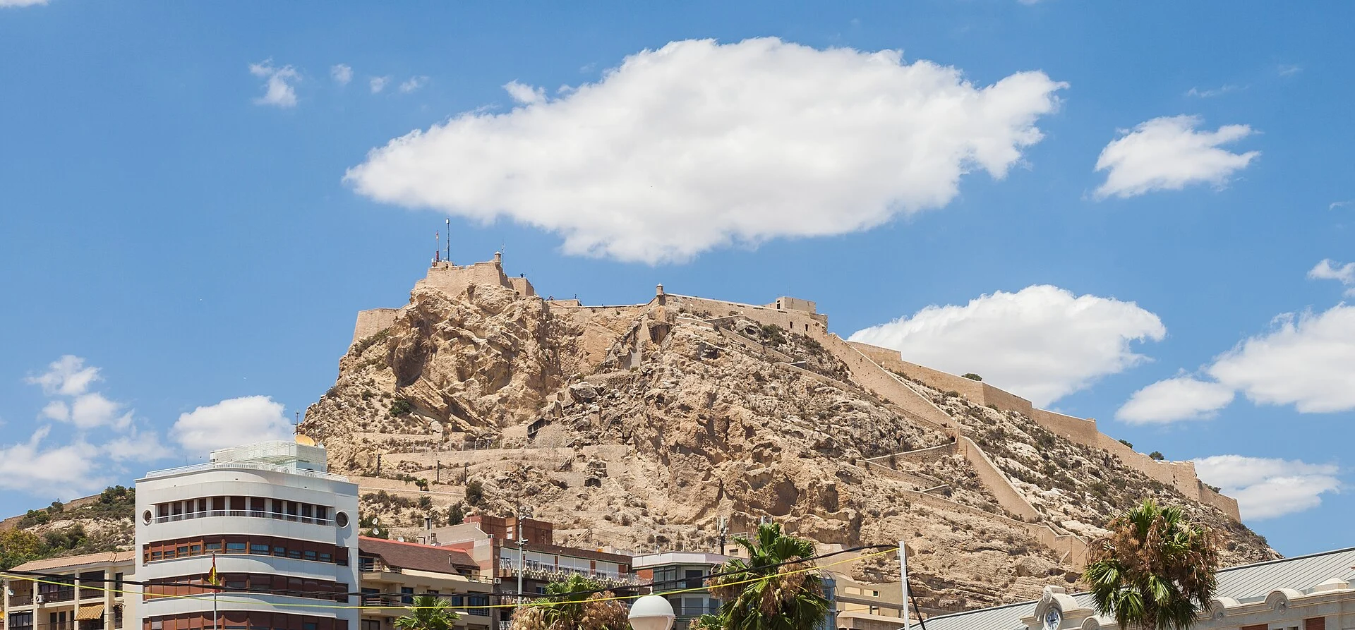 Die Burg Santa Bárbara auf dem Benacantil über Alicante