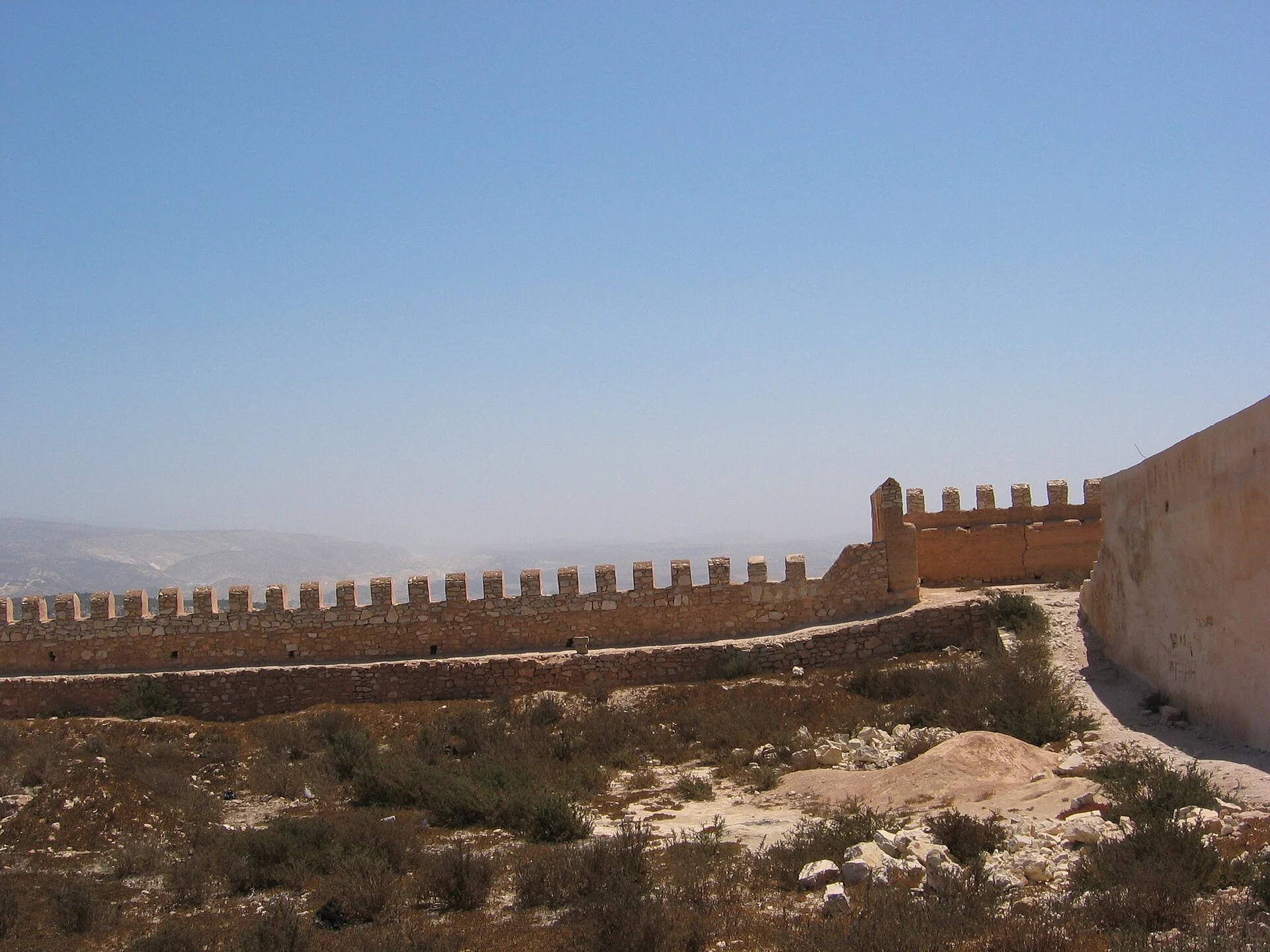 Die Mauerreste der Kasbah über der Bucht von Agadir