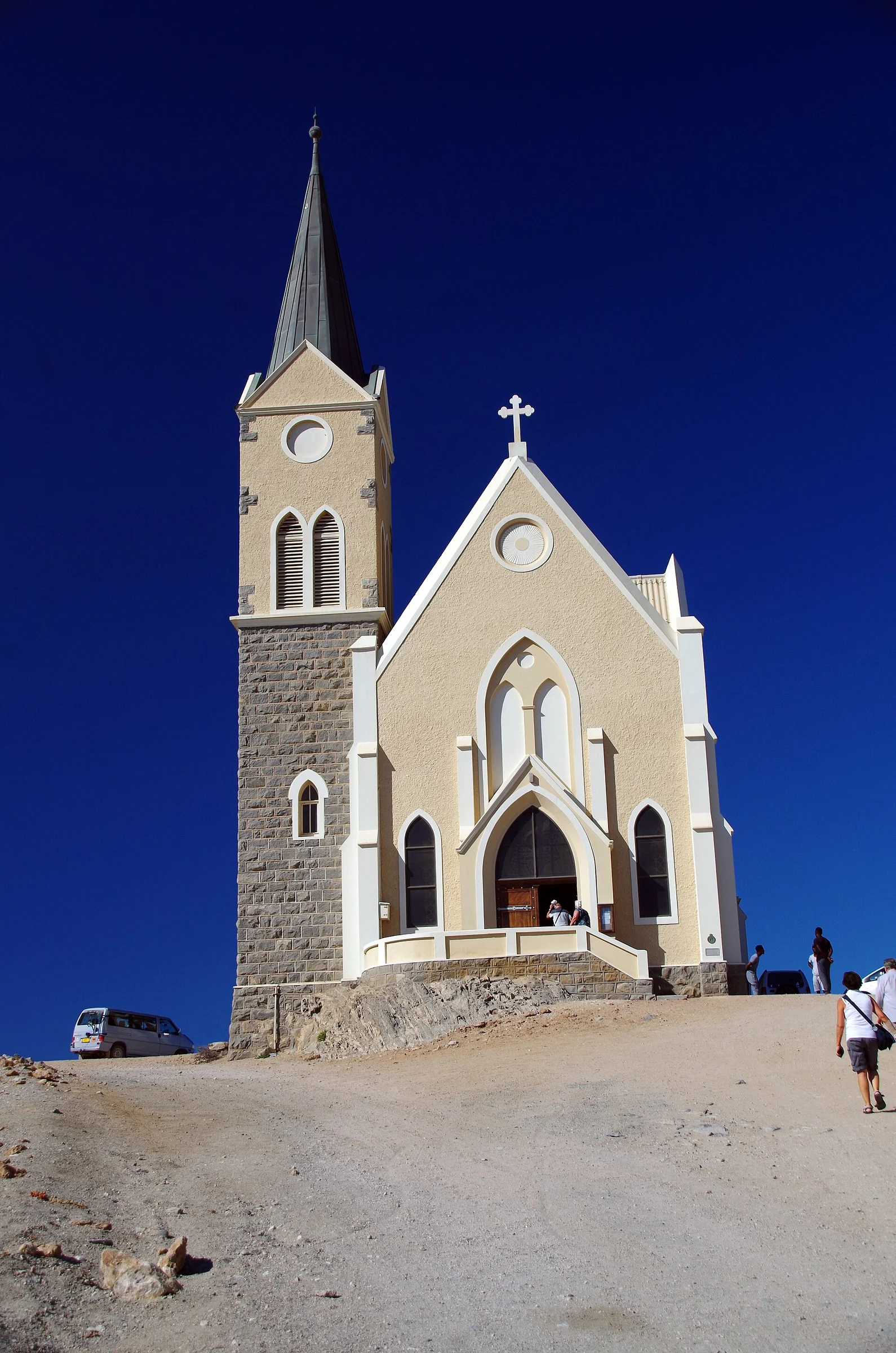 Die Felsenkirche von Lüderitz auf dem Granitfelsen