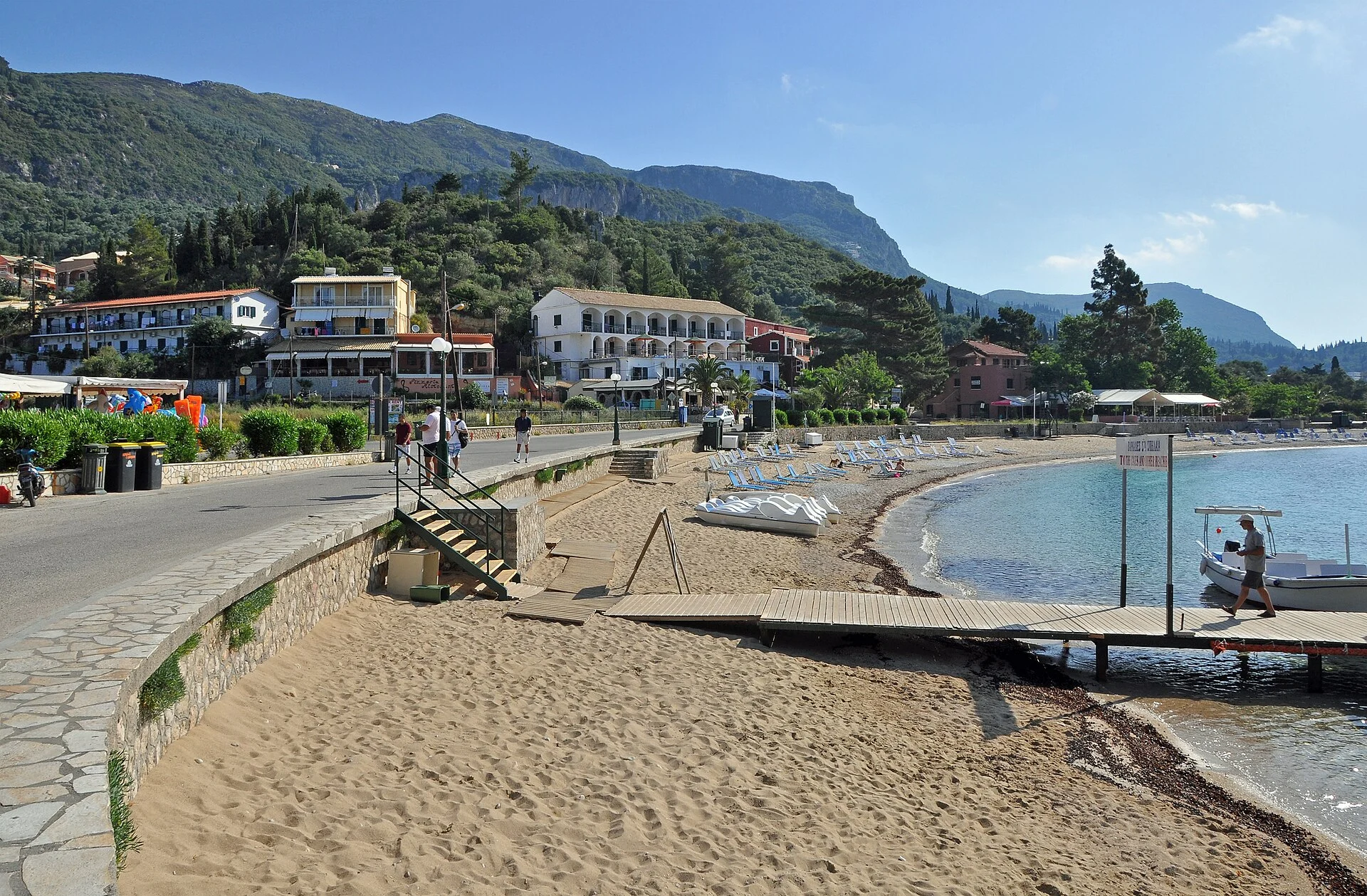 Die Bucht von Paleokastritsa an der Westküste Korfus